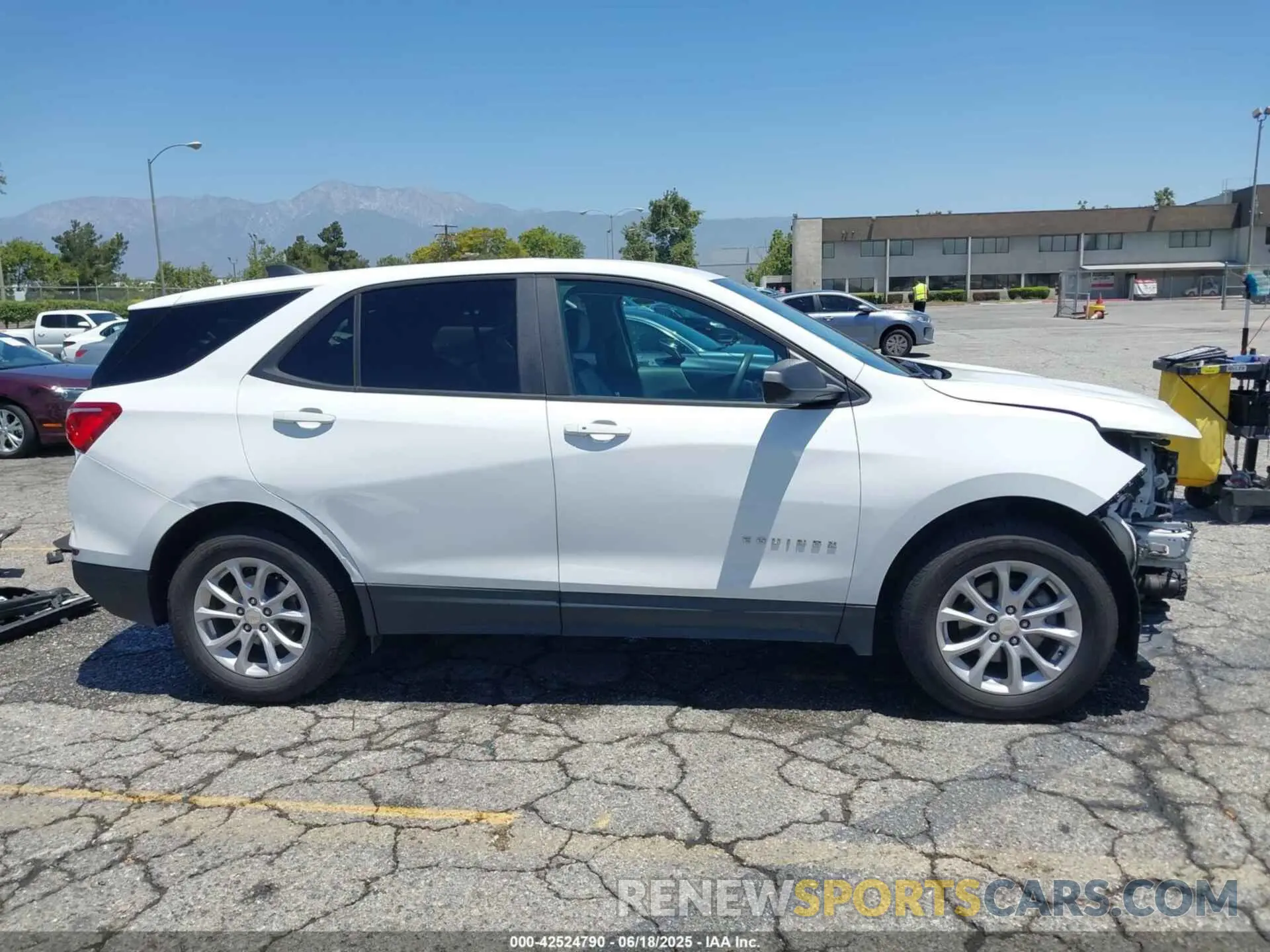 14 fotografías del automóvil dañado 3GNAXHEV2LS737126 CHEVROLET EQUINOX 2020