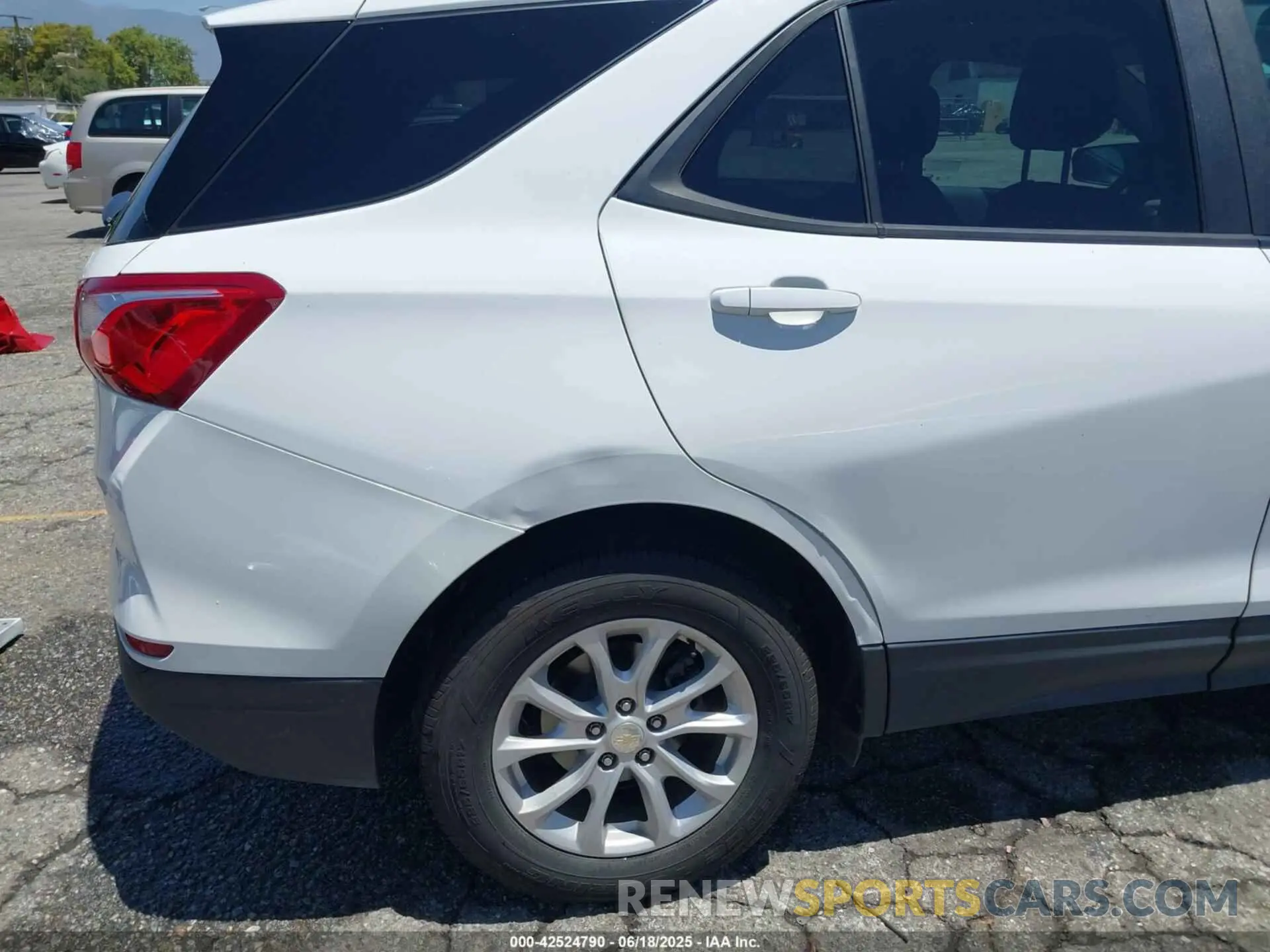 19 fotografías del automóvil dañado 3GNAXHEV2LS737126 CHEVROLET EQUINOX 2020