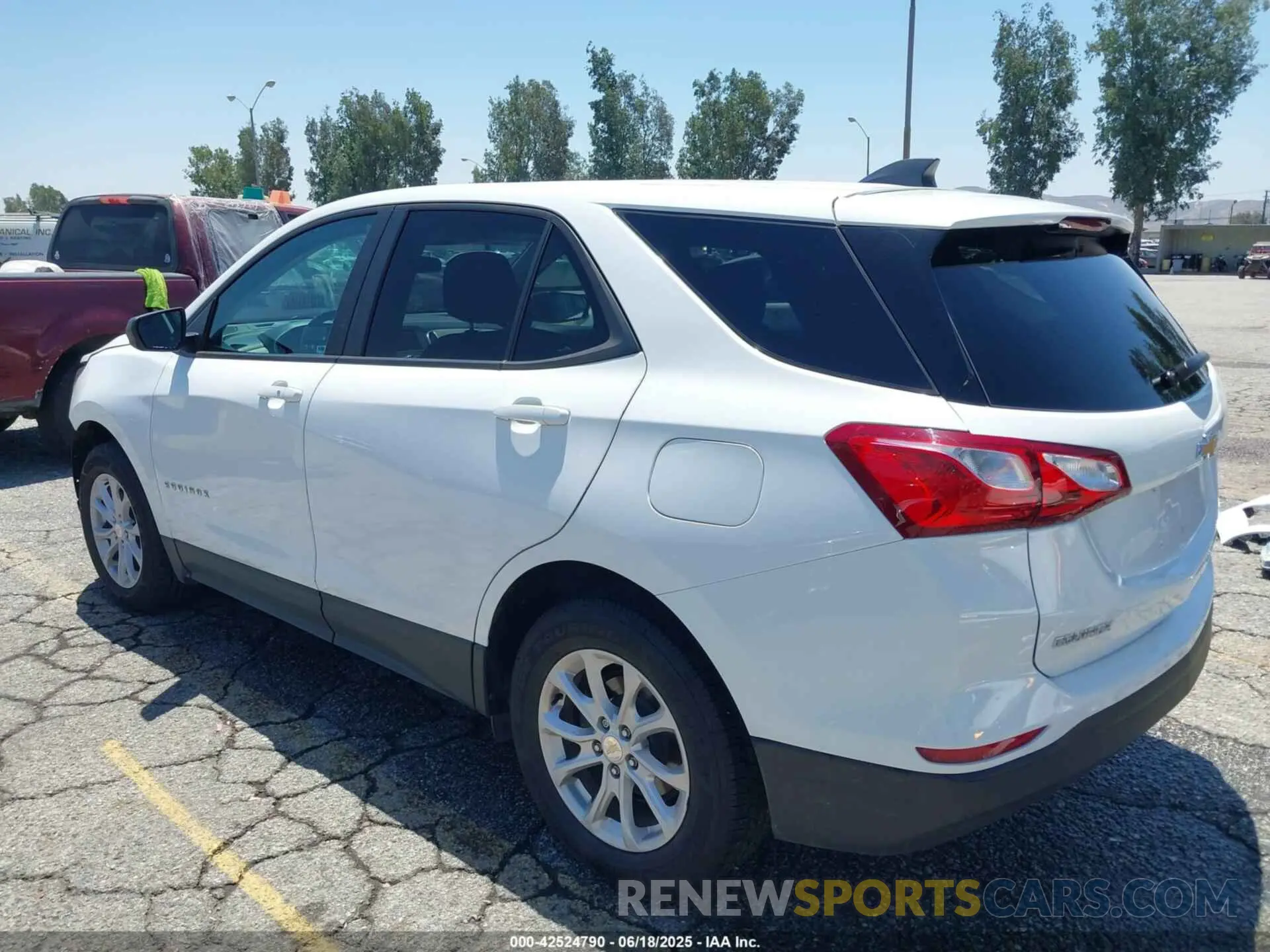 3 fotografías del automóvil dañado 3GNAXHEV2LS737126 CHEVROLET EQUINOX 2020