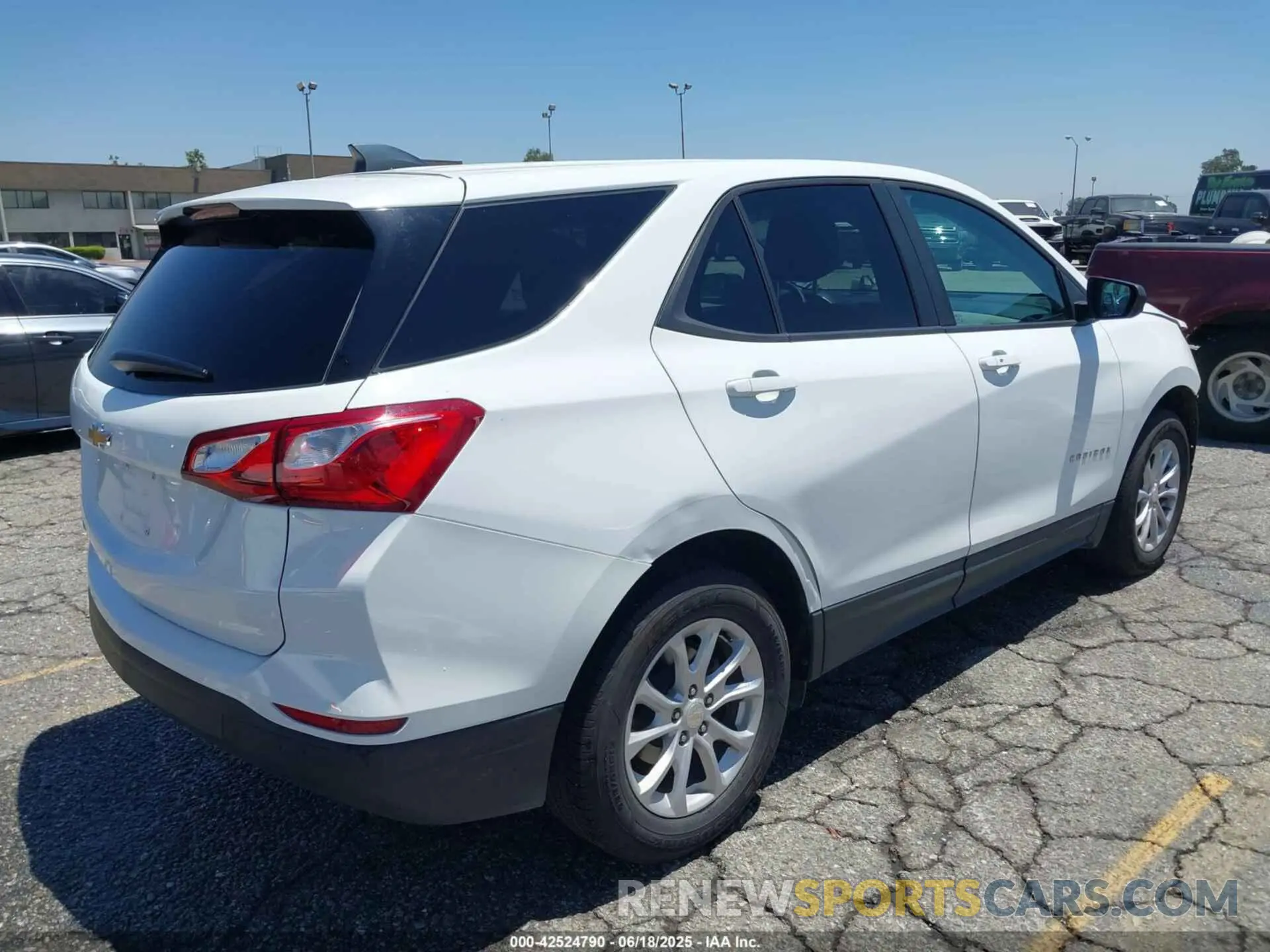 4 fotografías del automóvil dañado 3GNAXHEV2LS737126 CHEVROLET EQUINOX 2020
