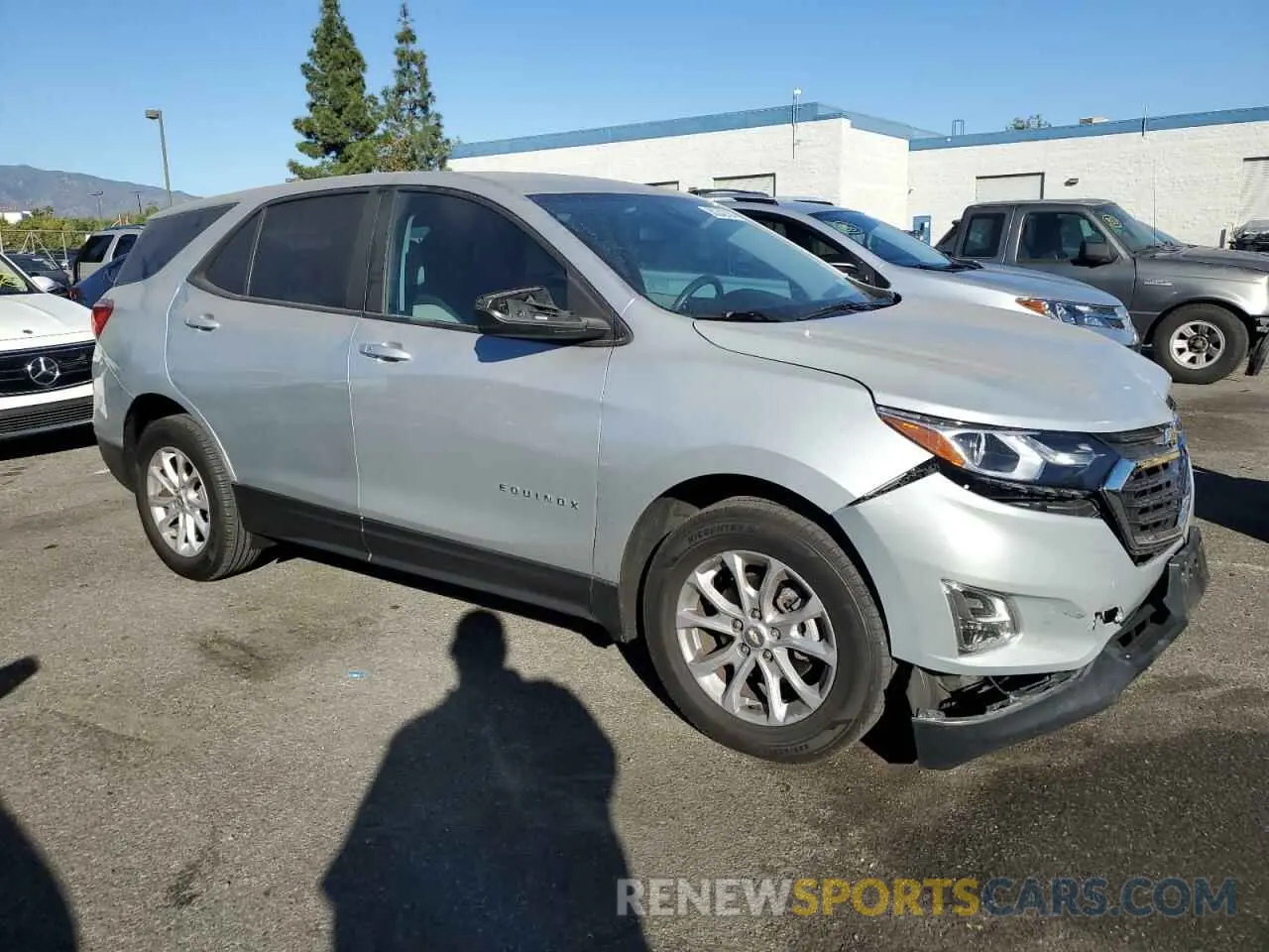 4 fotografías del automóvil dañado 3GNAXHEV3LS714633 CHEVROLET EQUINOX 2020