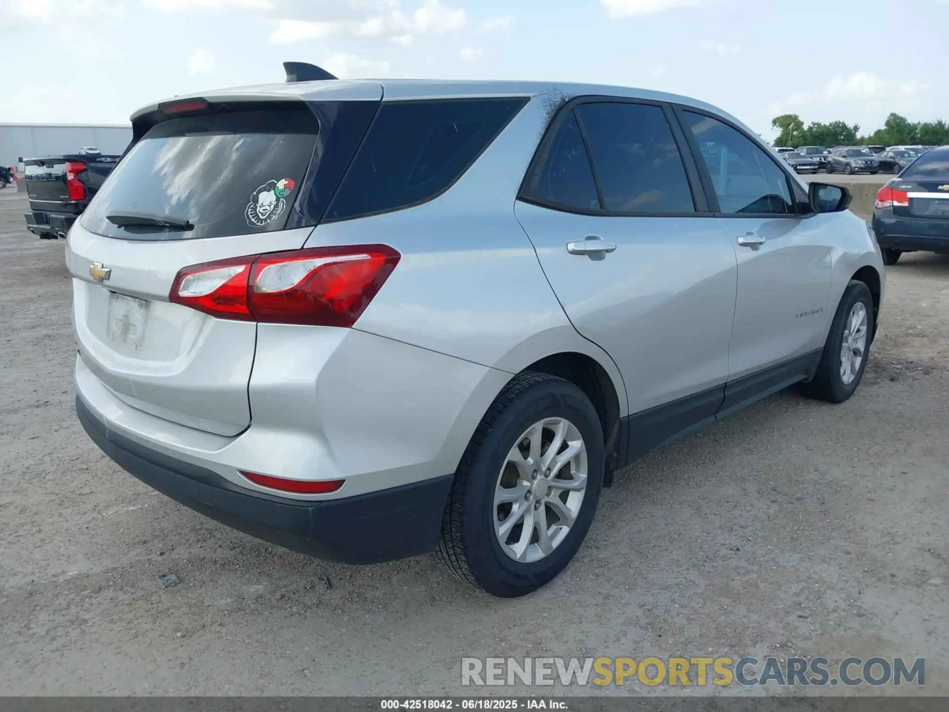 4 fotografías del automóvil dañado 3GNAXHEV7LS613577 CHEVROLET EQUINOX 2020