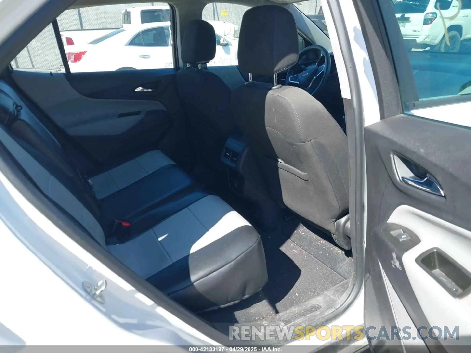 8 fotografías del automóvil dañado 3GNAXHEV7LS673732 CHEVROLET EQUINOX 2020