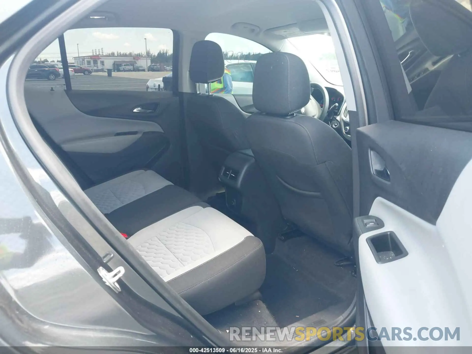 8 fotografías del automóvil dañado 3GNAXHEV8LS627987 CHEVROLET EQUINOX 2020