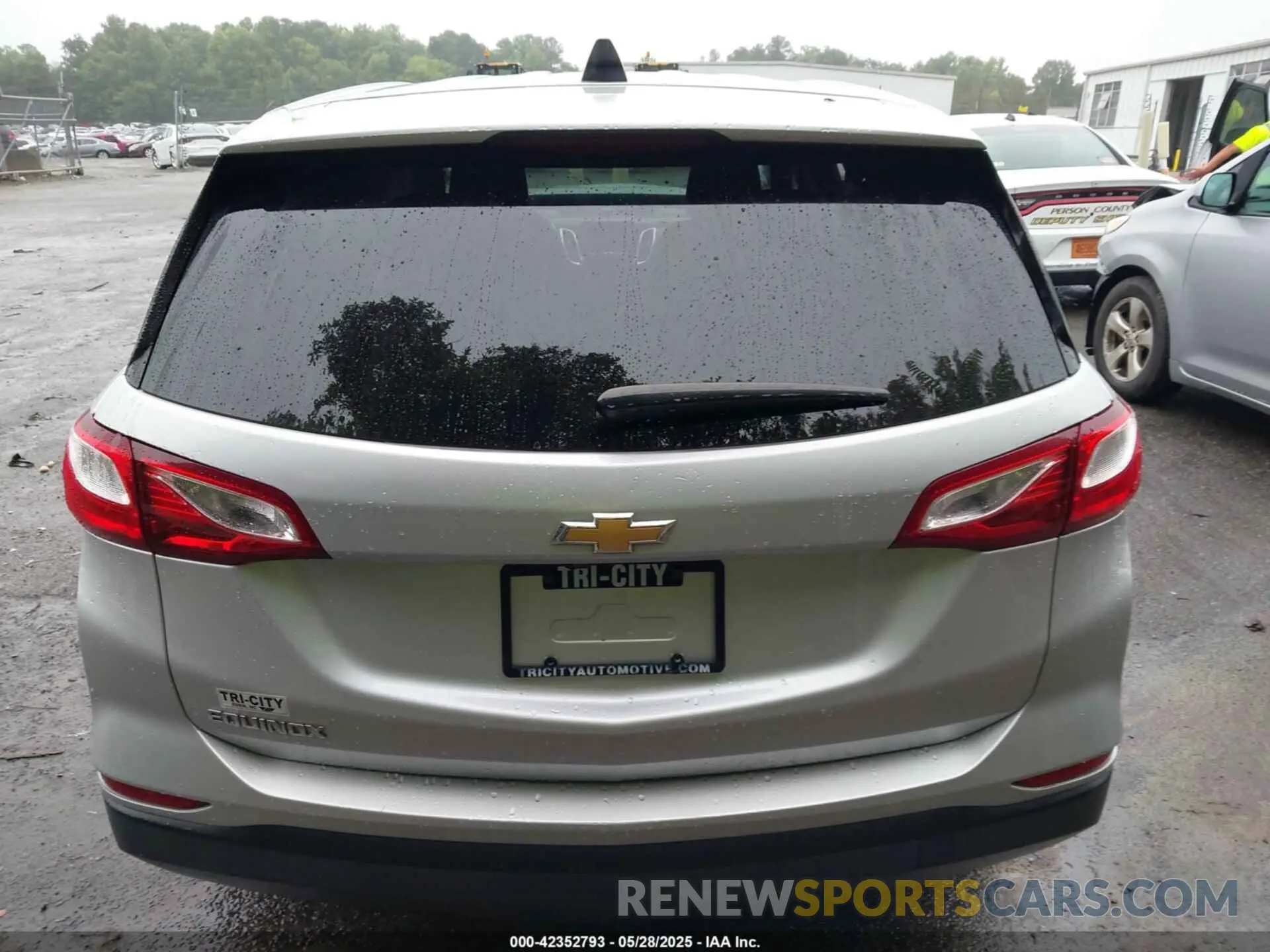 16 fotografías del automóvil dañado 3GNAXHEV8LS703353 CHEVROLET EQUINOX 2020