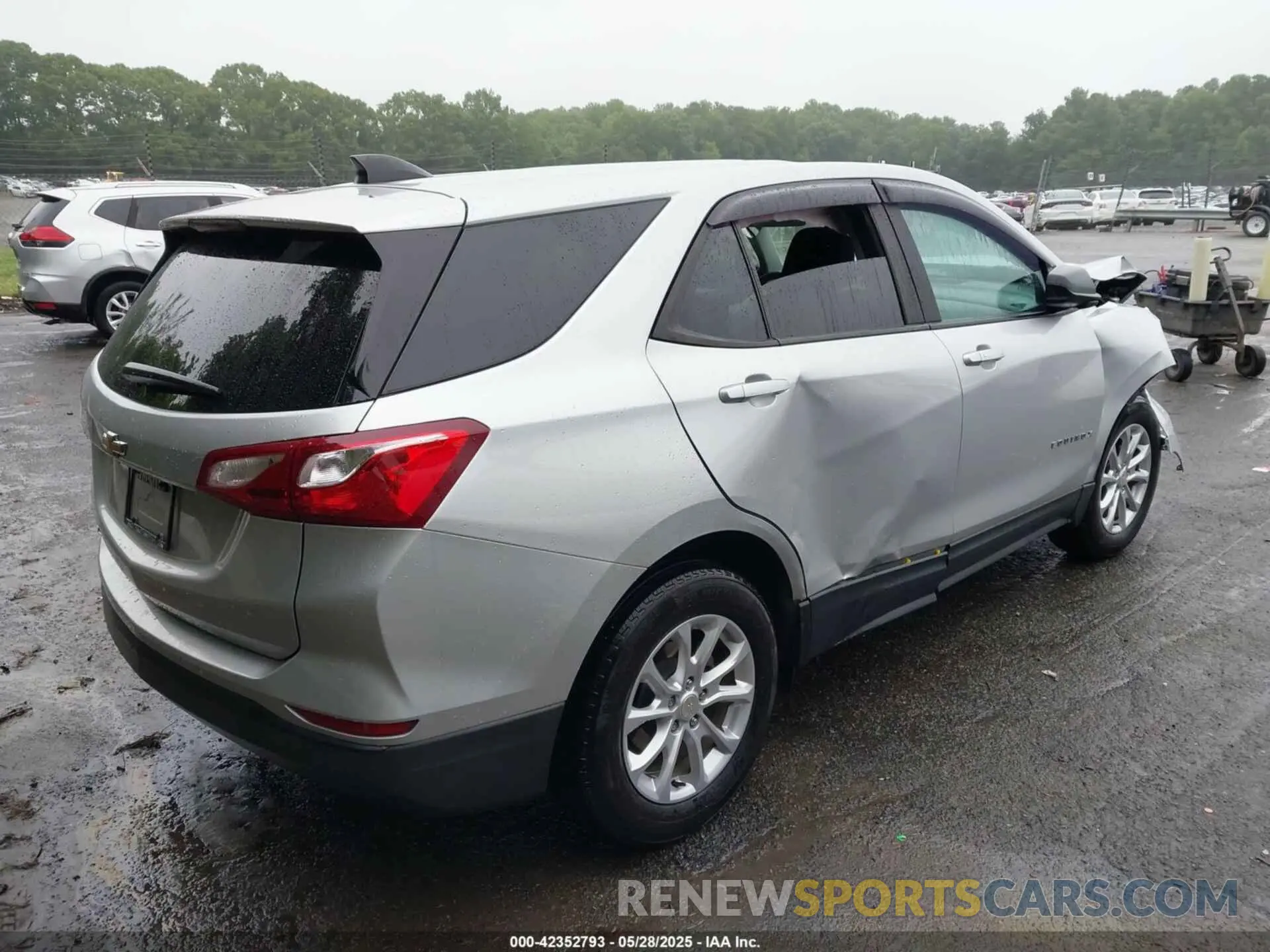 4 fotografías del automóvil dañado 3GNAXHEV8LS703353 CHEVROLET EQUINOX 2020