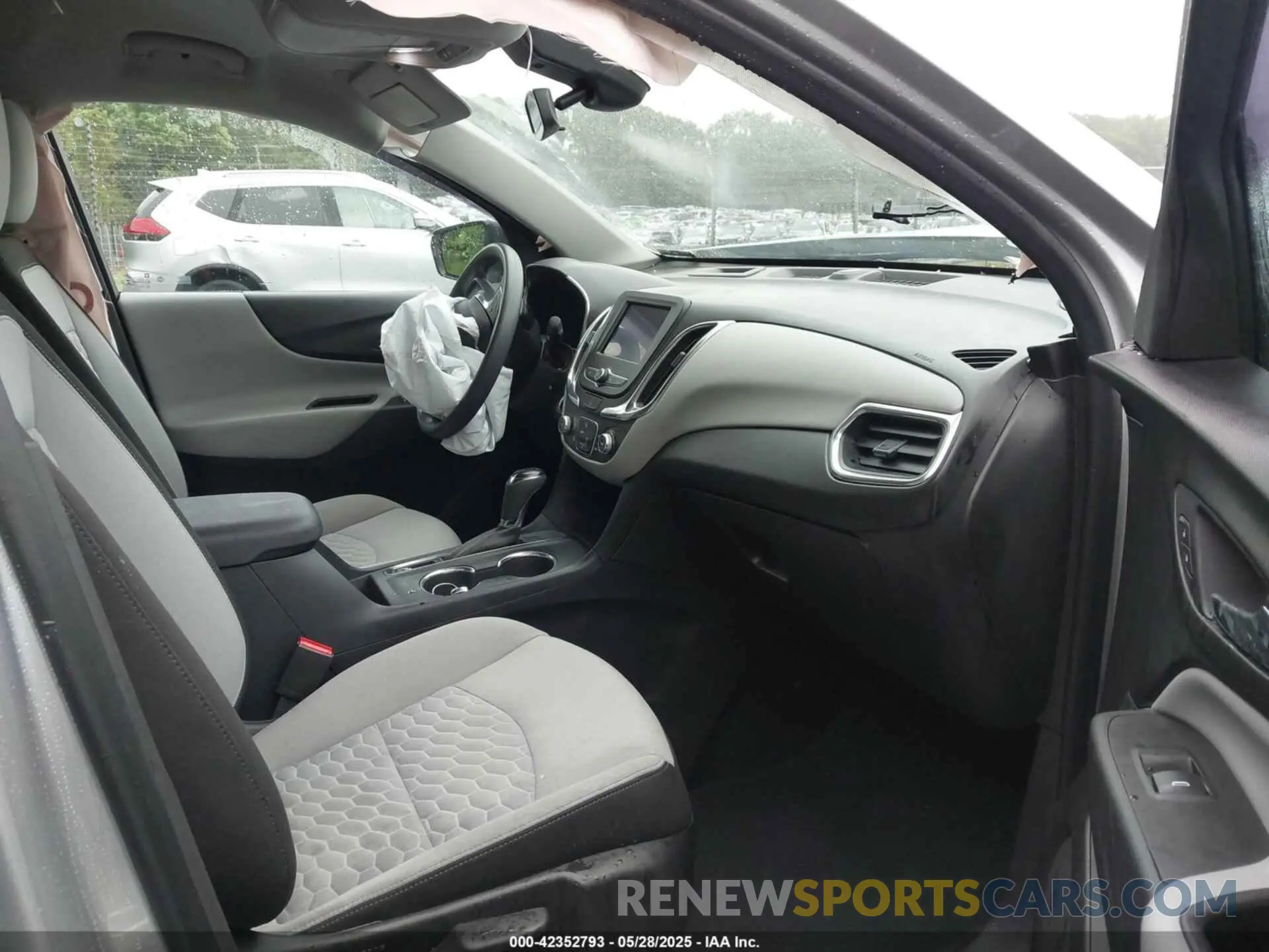 5 fotografías del automóvil dañado 3GNAXHEV8LS703353 CHEVROLET EQUINOX 2020