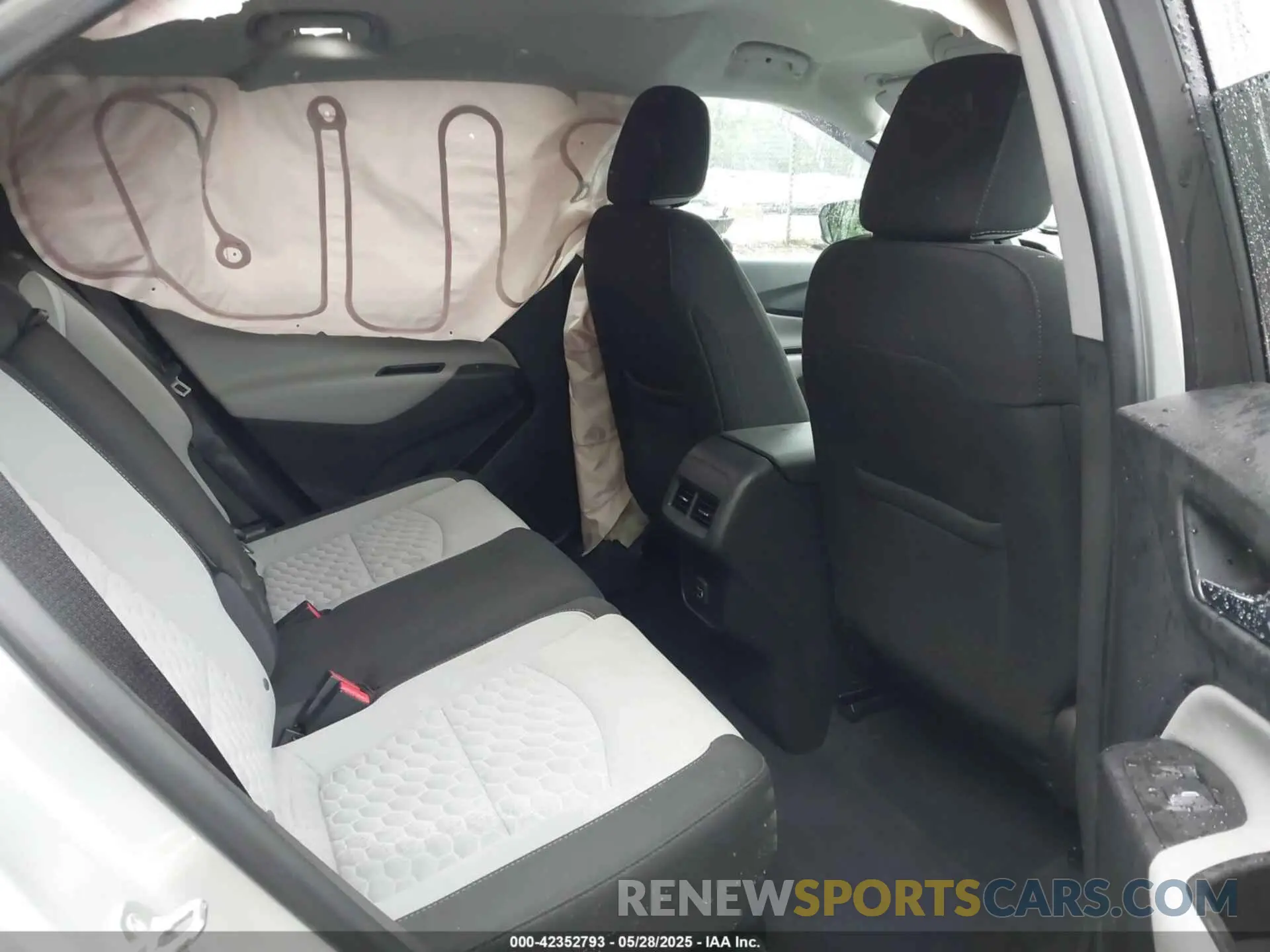 8 fotografías del automóvil dañado 3GNAXHEV8LS703353 CHEVROLET EQUINOX 2020