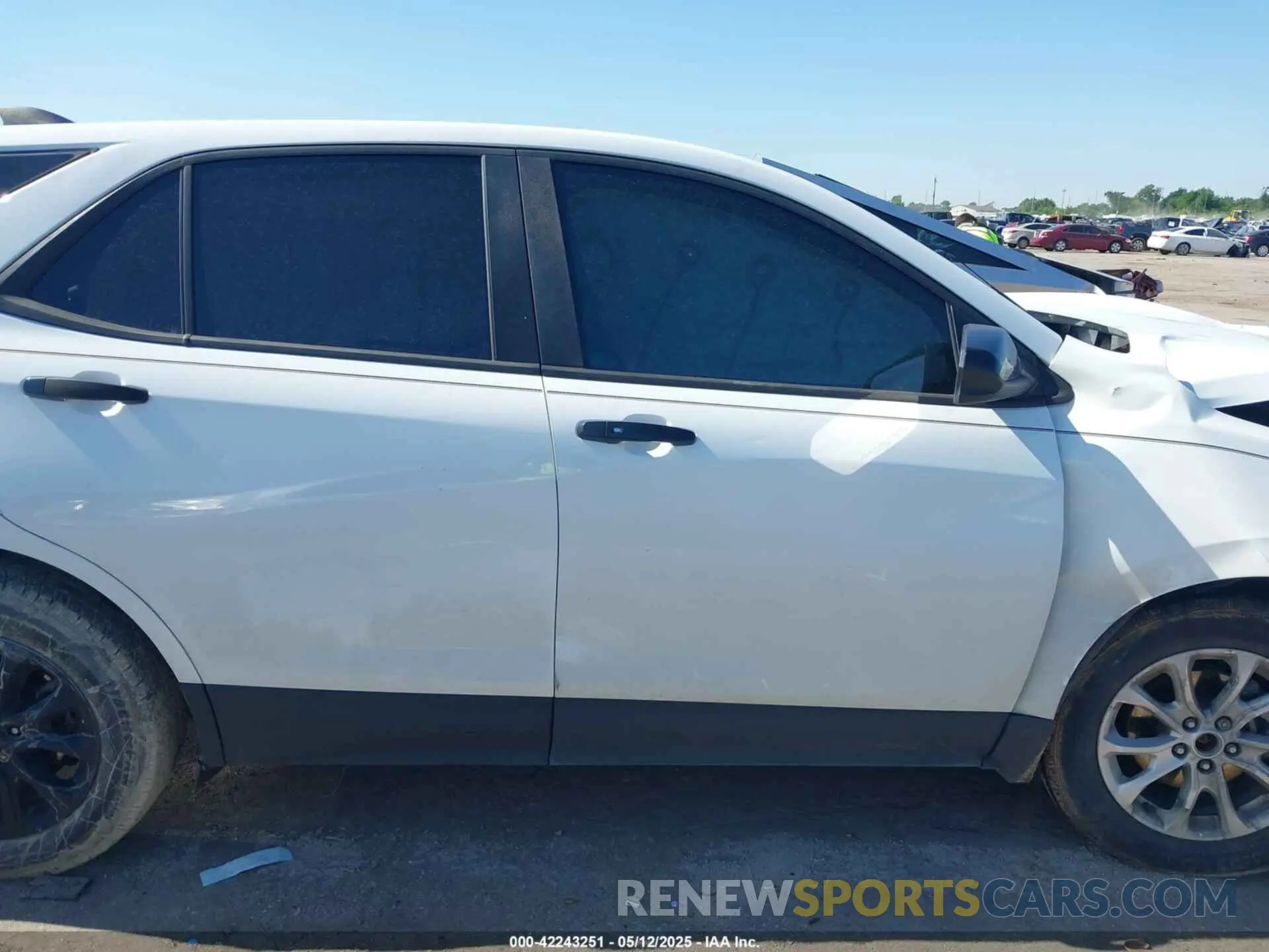 12 fotografías del automóvil dañado 3GNAXHEV9LS672517 CHEVROLET EQUINOX 2020