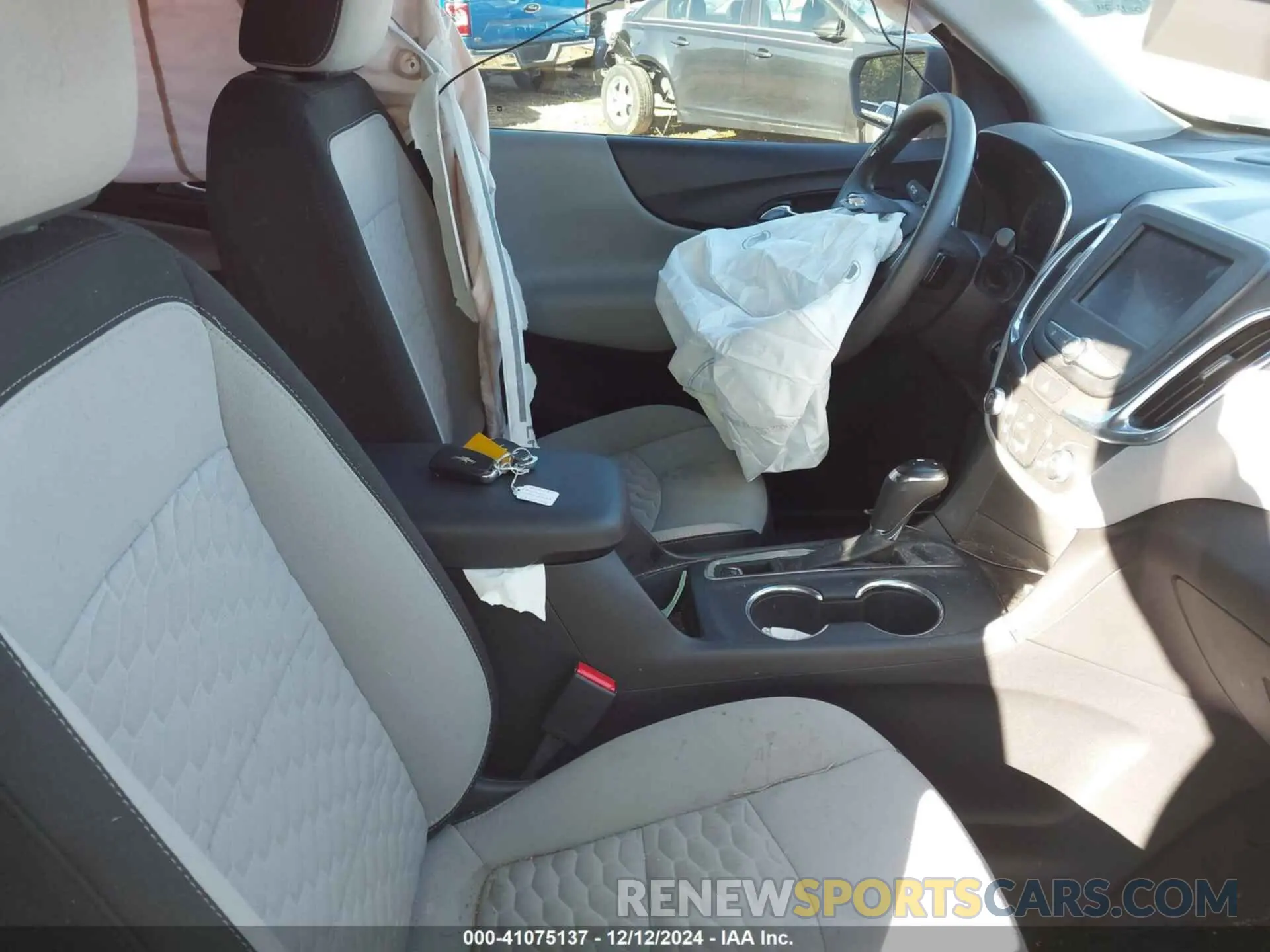 5 fotografías del automóvil dañado 3GNAXHEV9LS677829 CHEVROLET EQUINOX 2020