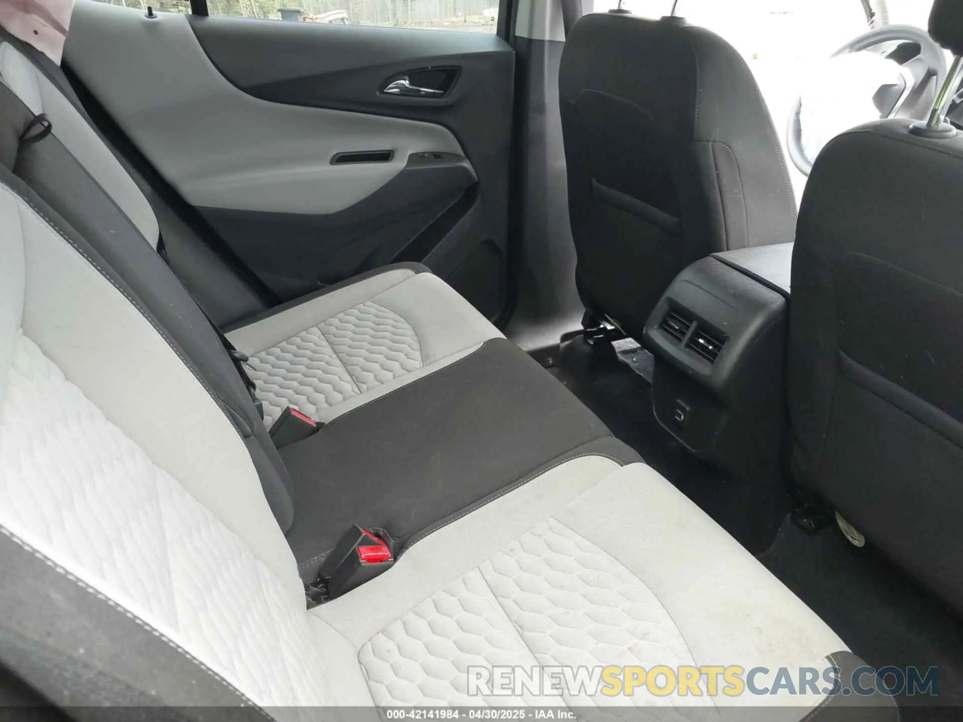 8 fotografías del automóvil dañado 3GNAXHEVXLS526496 CHEVROLET EQUINOX 2020