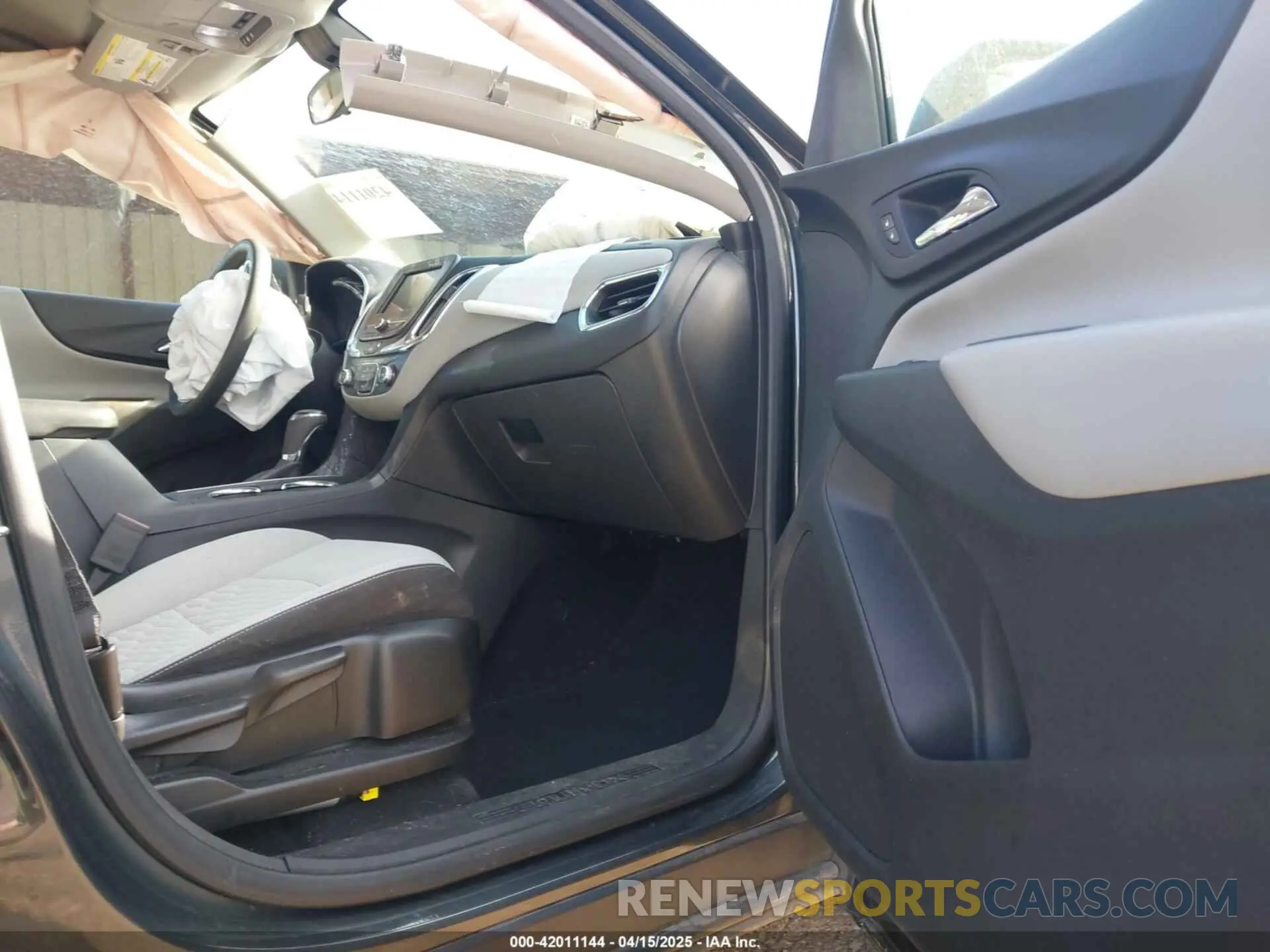 5 fotografías del automóvil dañado 3GNAXHEVXLS597357 CHEVROLET EQUINOX 2020