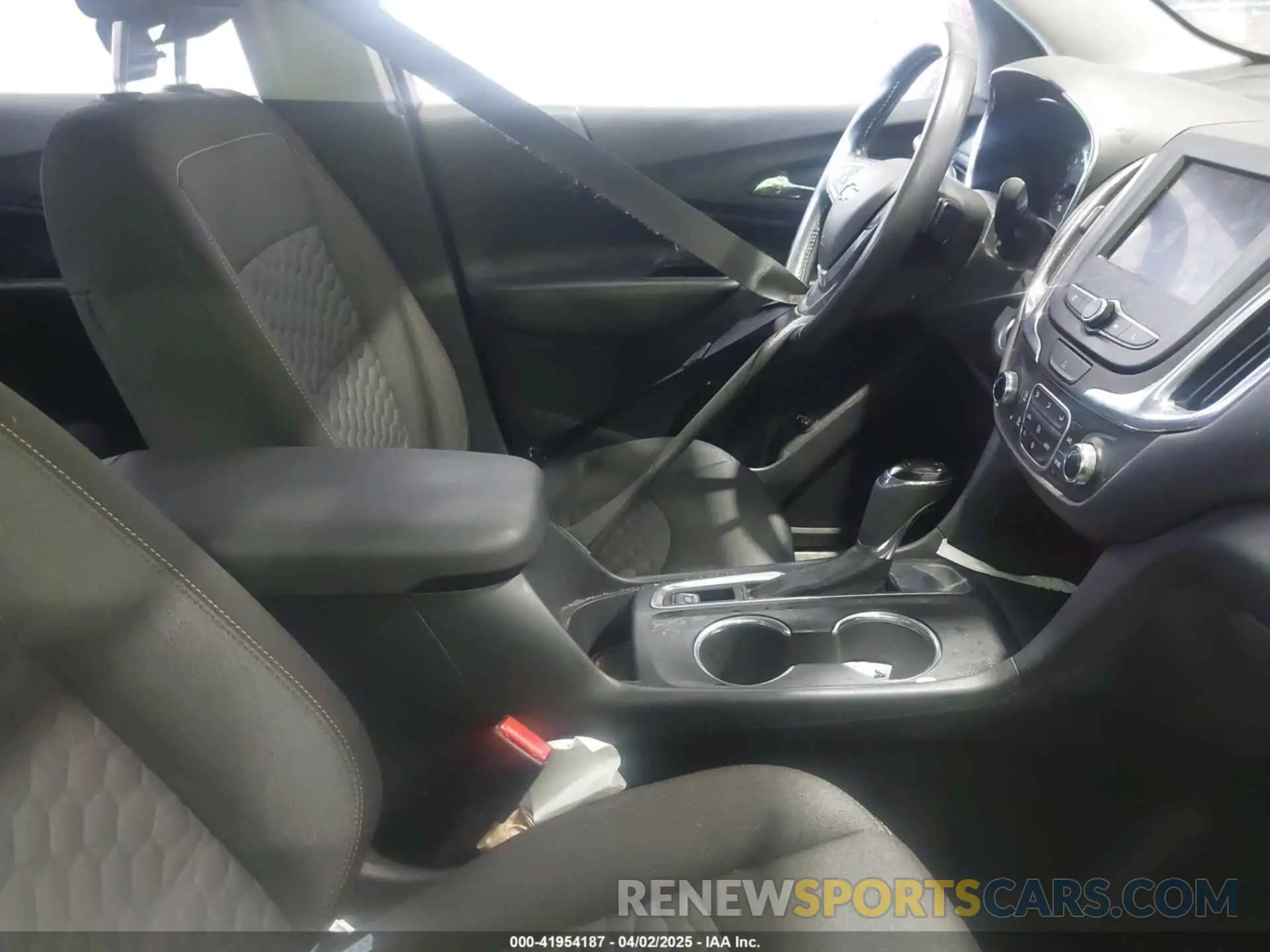 5 fotografías del automóvil dañado 3GNAXKEV0LS568625 CHEVROLET EQUINOX 2020