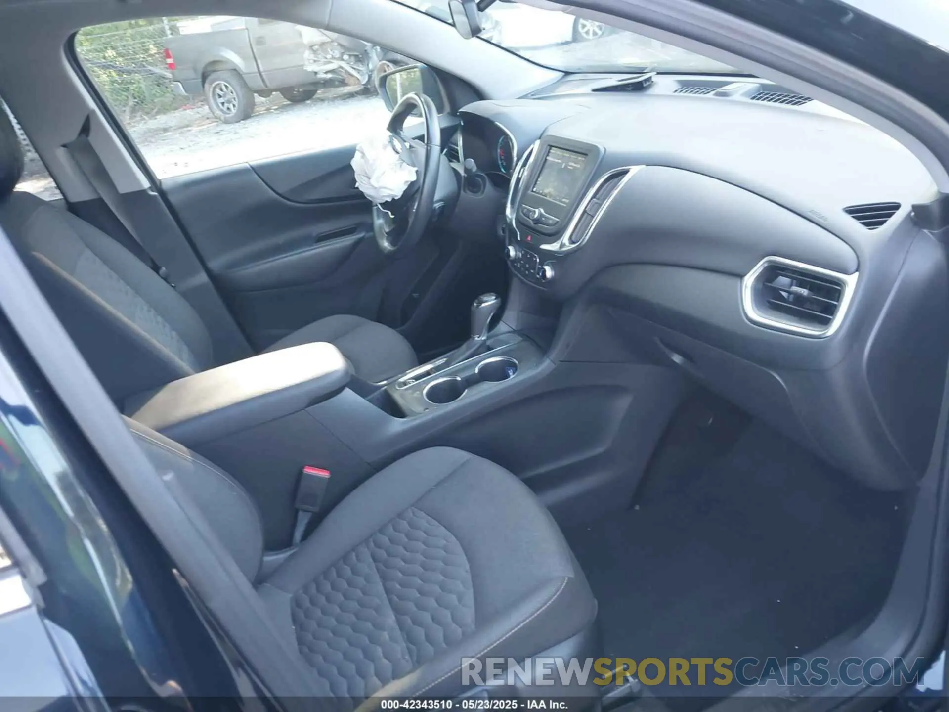 5 fotografías del automóvil dañado 3GNAXKEV1LS736546 CHEVROLET EQUINOX 2020