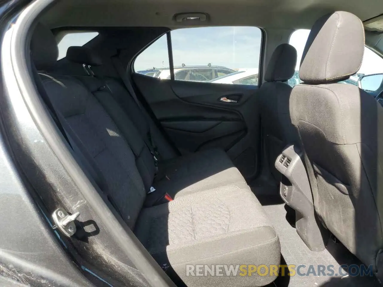 10 fotografías del automóvil dañado 3GNAXKEV2LS565323 CHEVROLET EQUINOX 2020