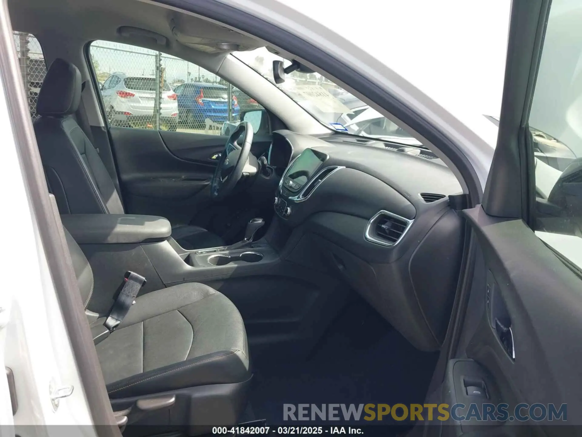 5 fotografías del automóvil dañado 3GNAXKEV3LL242876 CHEVROLET EQUINOX 2020