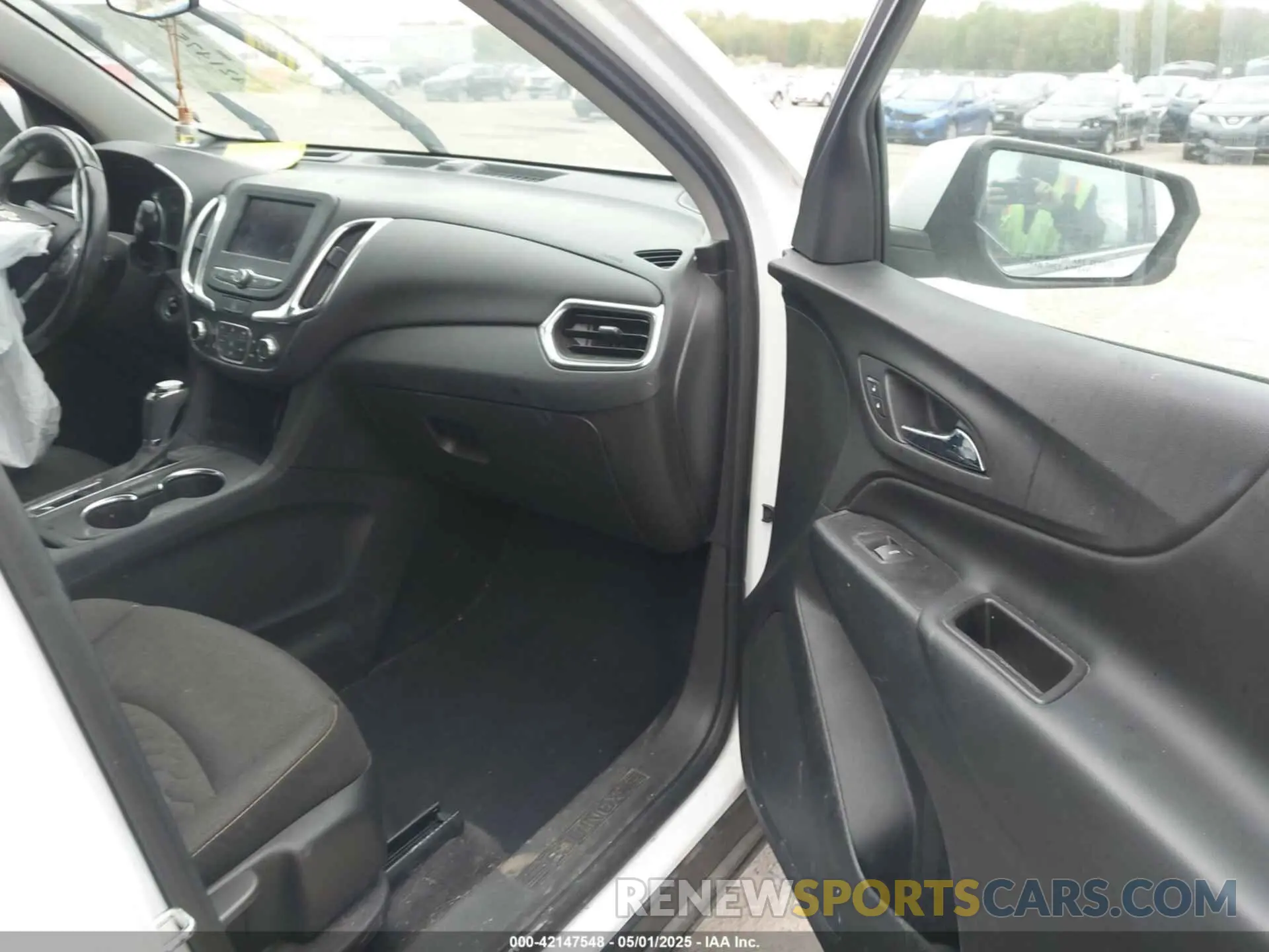 5 fotografías del automóvil dañado 3GNAXKEV4LS692641 CHEVROLET EQUINOX 2020