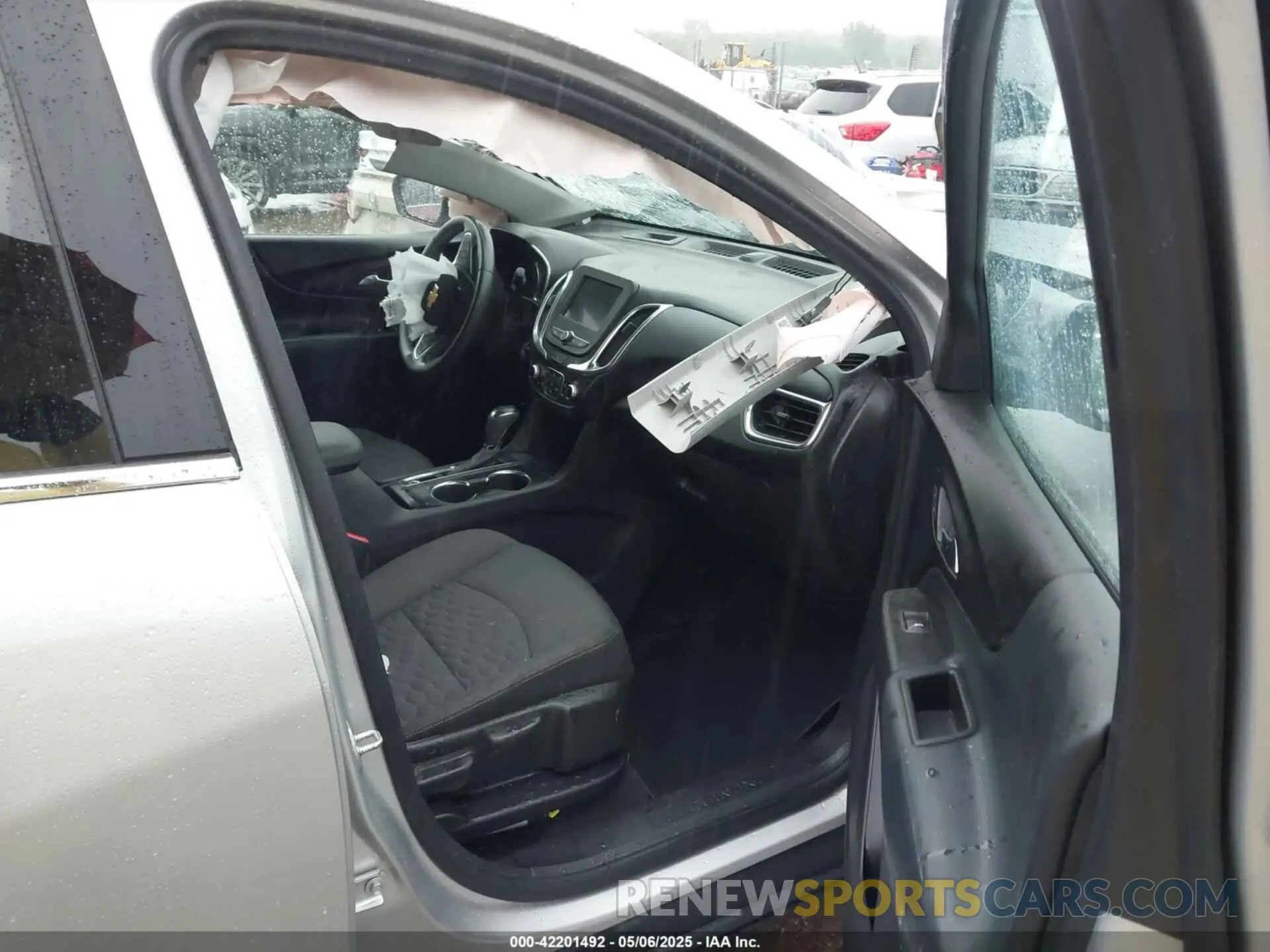 5 fotografías del automóvil dañado 3GNAXKEV4LS717487 CHEVROLET EQUINOX 2020