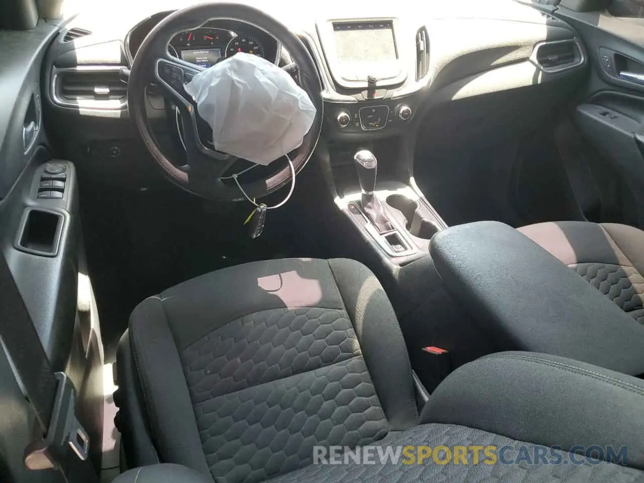8 fotografías del automóvil dañado 3GNAXKEV6LS520515 CHEVROLET EQUINOX 2020