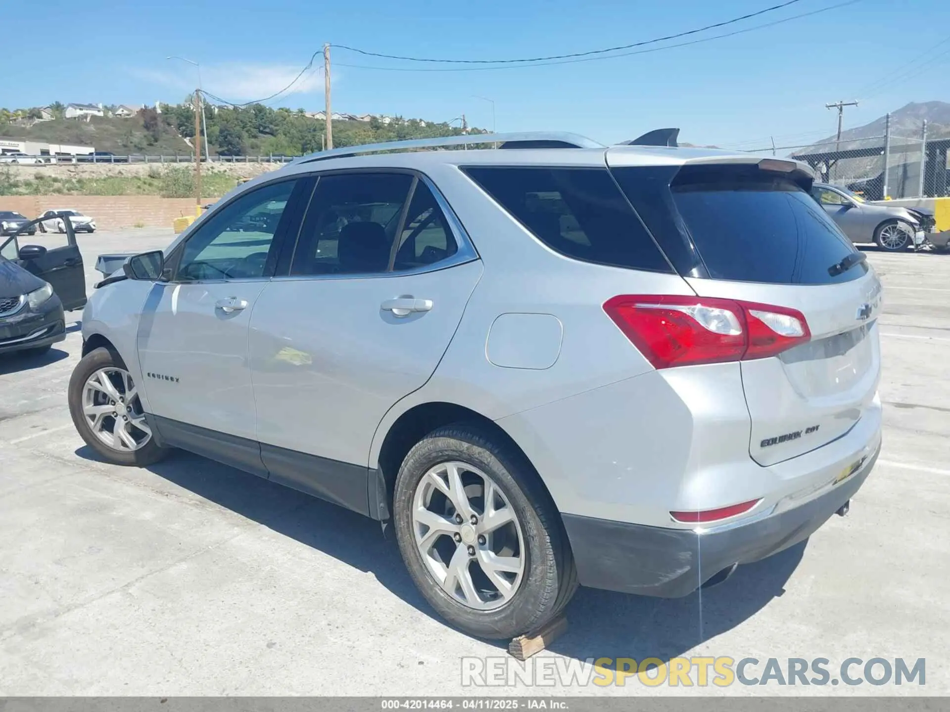 3 fotografías del automóvil dañado 3GNAXLEX2LS609943 CHEVROLET EQUINOX 2020