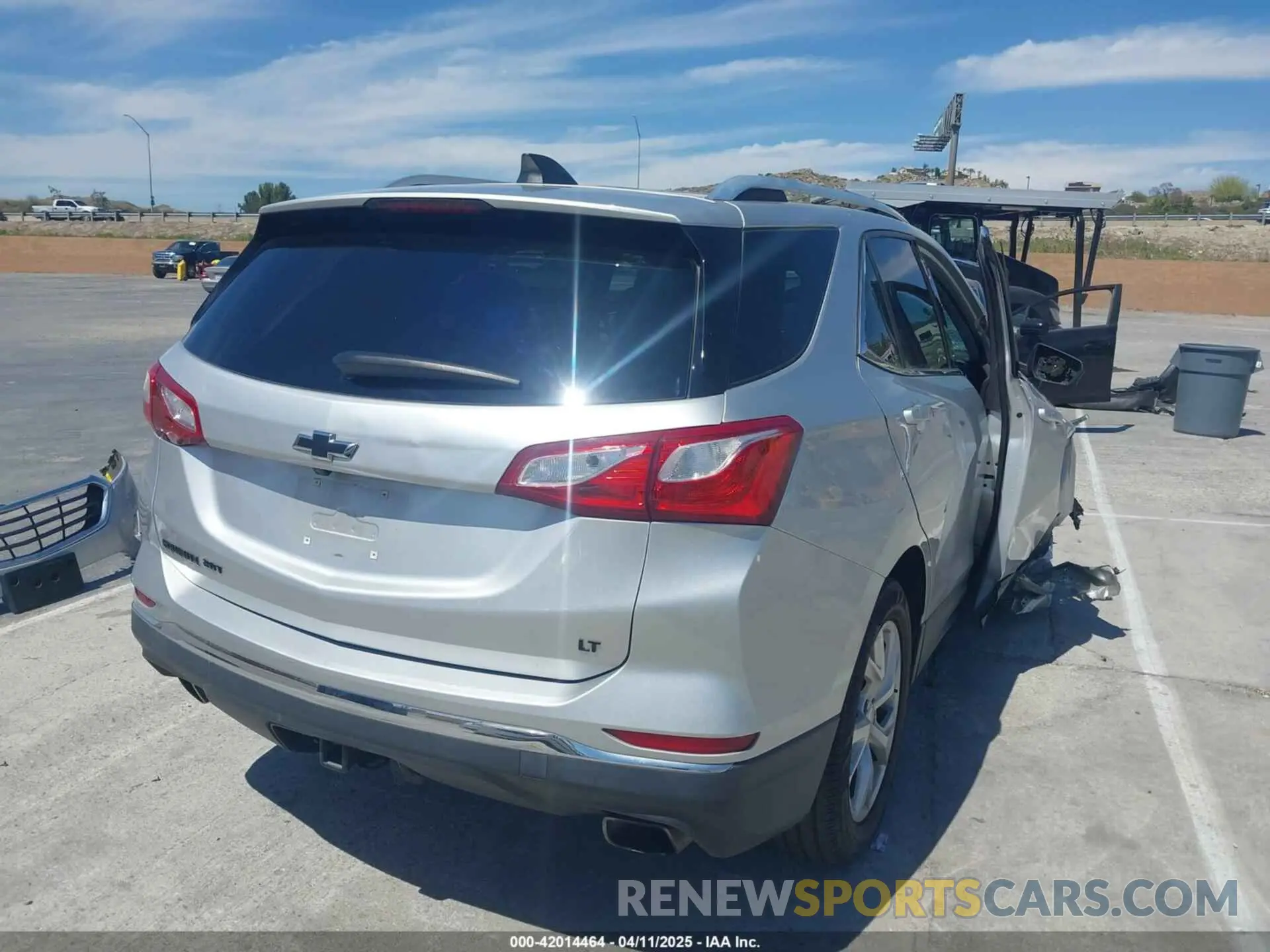 4 fotografías del automóvil dañado 3GNAXLEX2LS609943 CHEVROLET EQUINOX 2020