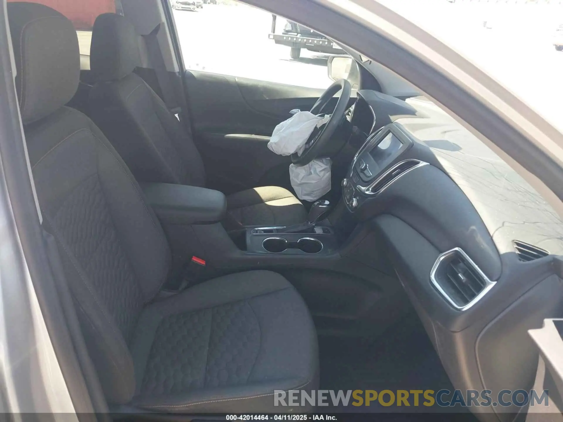 5 fotografías del automóvil dañado 3GNAXLEX2LS609943 CHEVROLET EQUINOX 2020