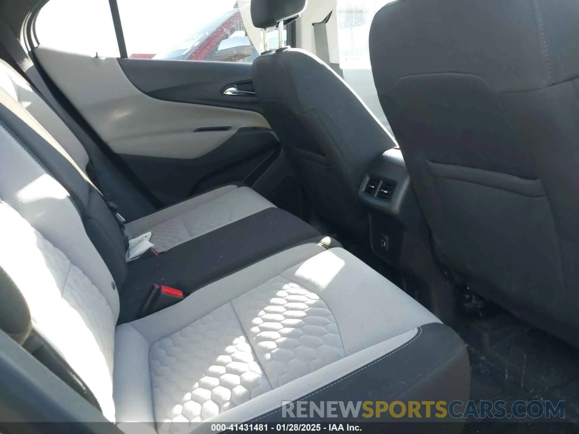 8 fotografías del automóvil dañado 3GNAXLEX8LS610434 CHEVROLET EQUINOX 2020