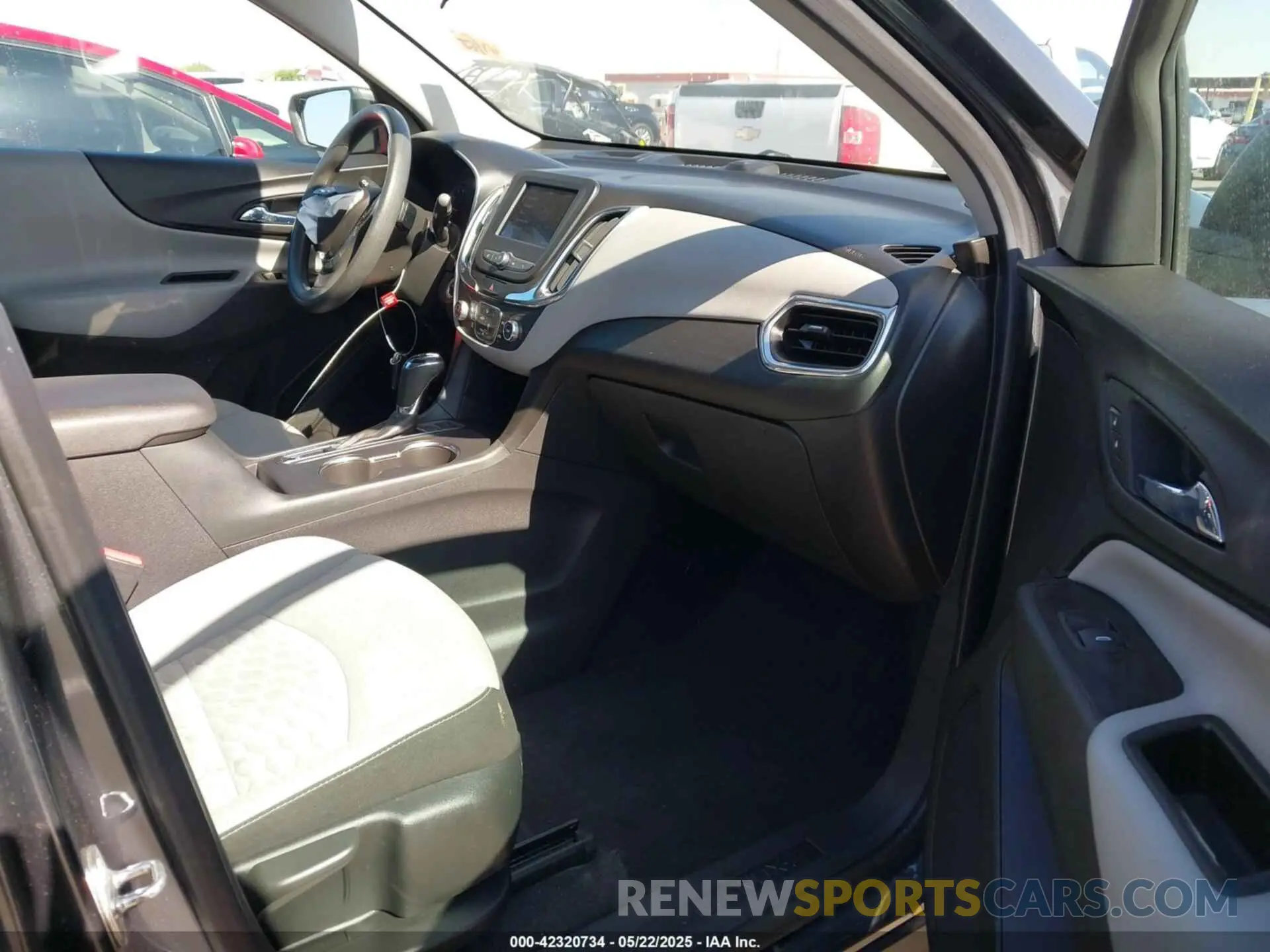 5 fotografías del automóvil dañado 3GNAXSEV9LS563651 CHEVROLET EQUINOX 2020