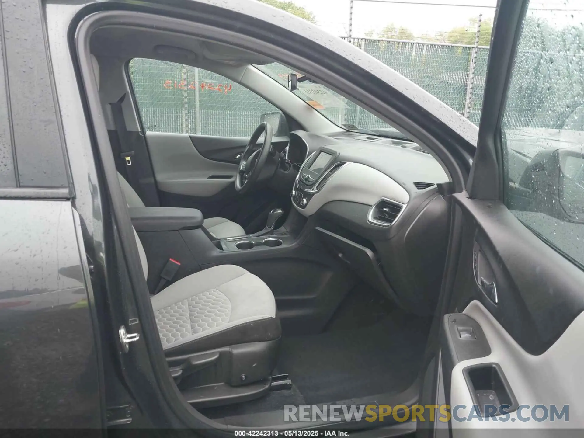 5 fotografías del automóvil dañado 3GNAXSEV9LS660980 CHEVROLET EQUINOX 2020