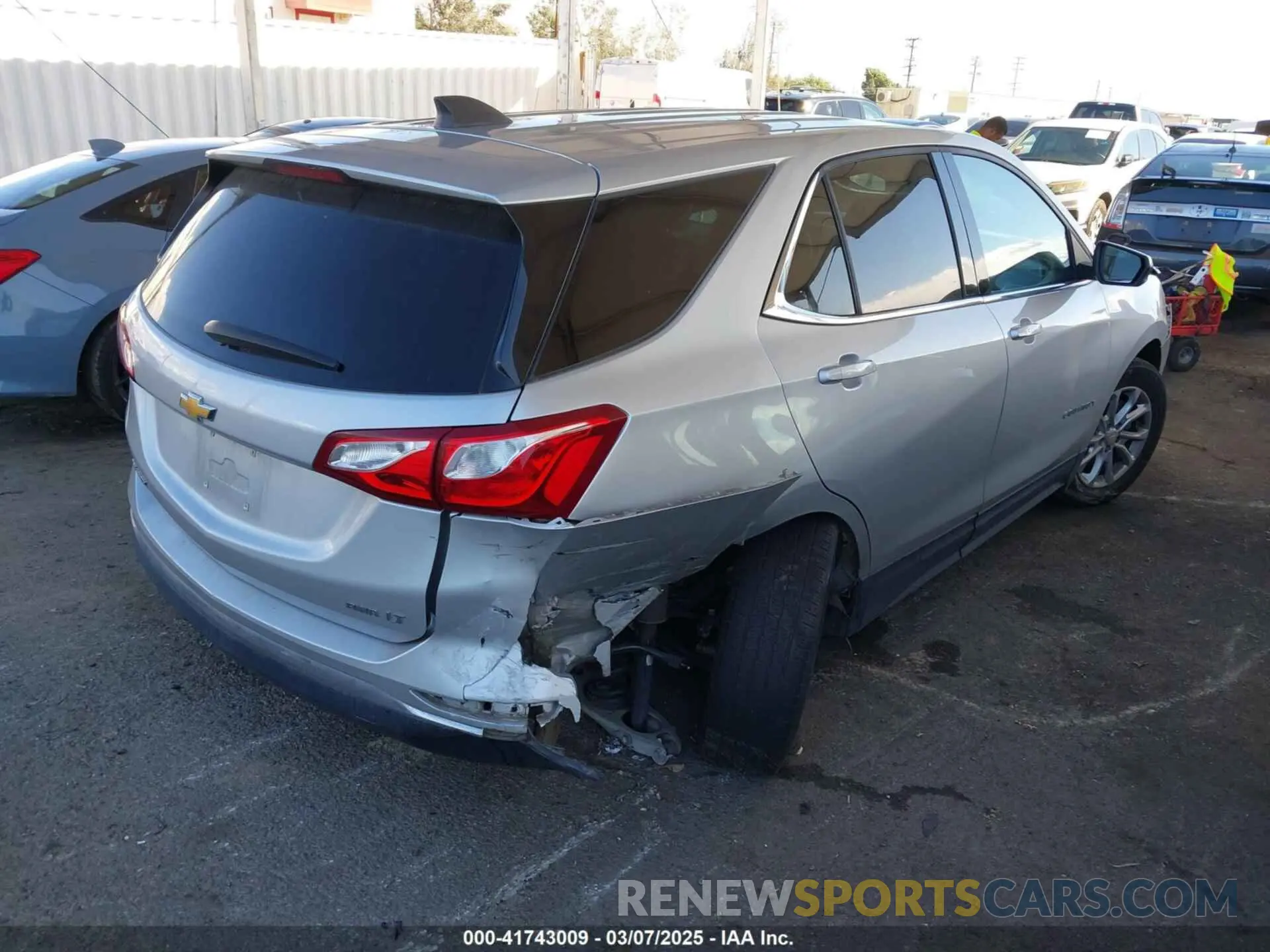4 fotografías del automóvil dañado 3GNAXUEV0LS524054 CHEVROLET EQUINOX 2020