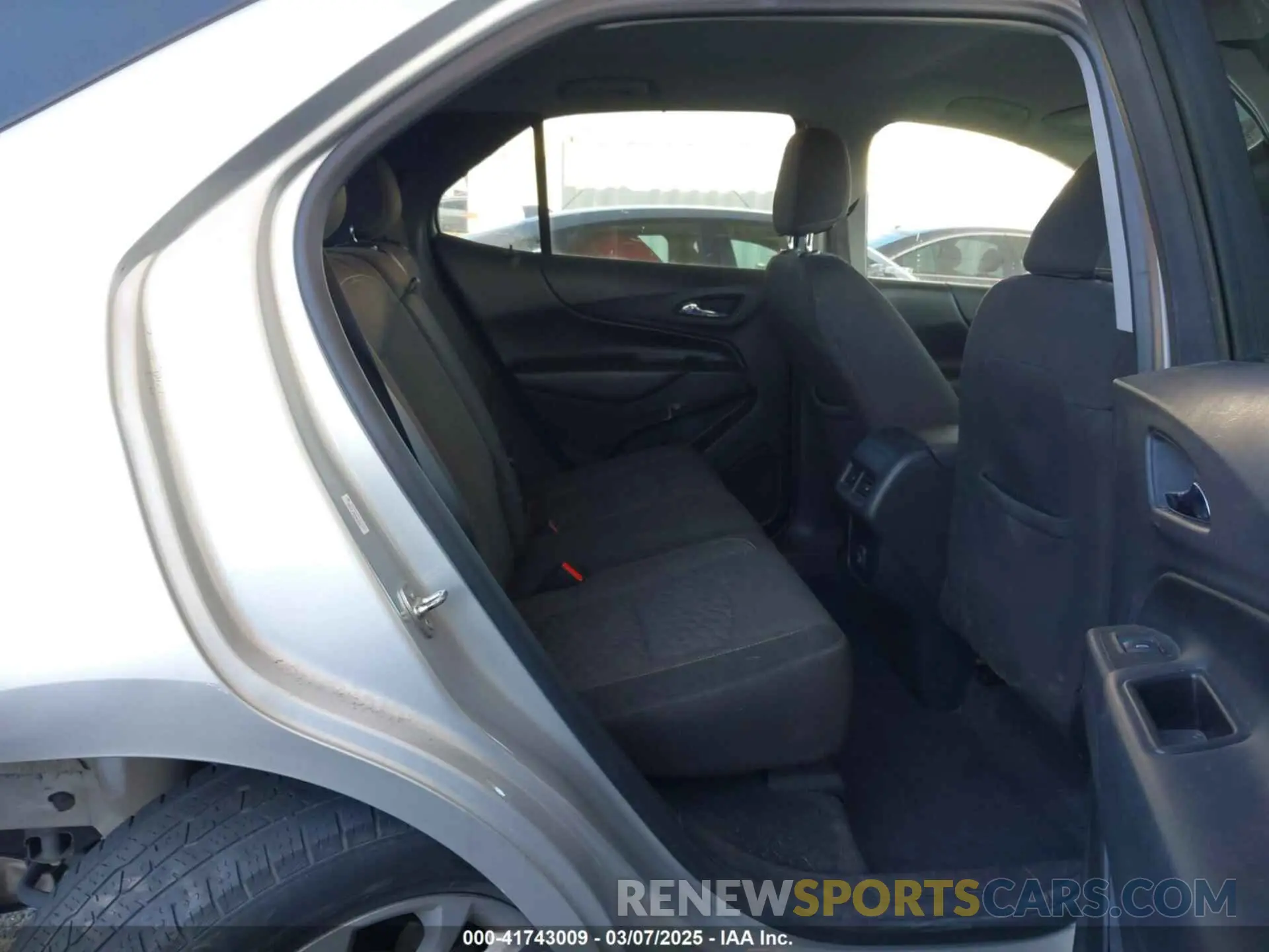 8 fotografías del automóvil dañado 3GNAXUEV0LS524054 CHEVROLET EQUINOX 2020