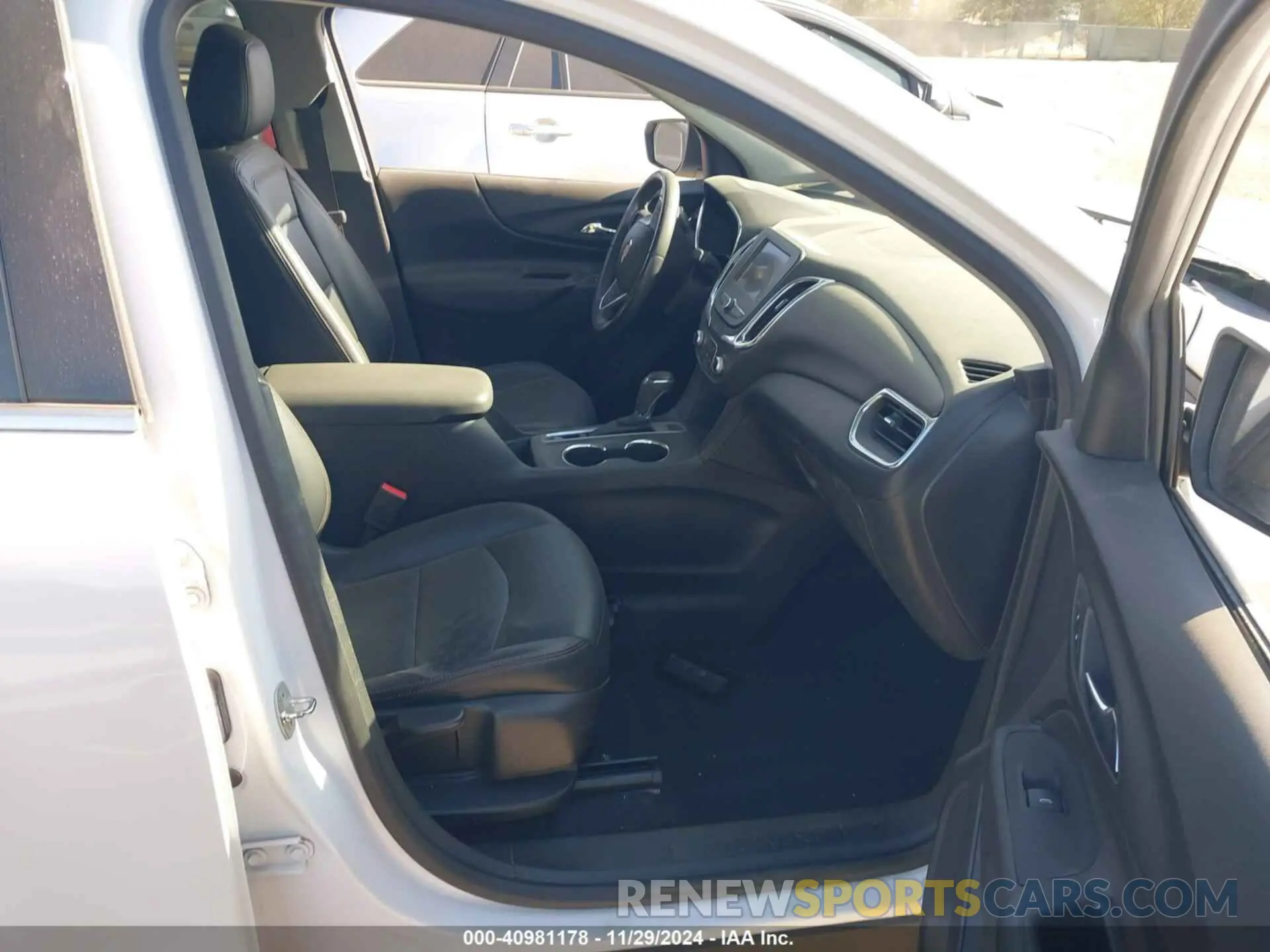 5 fotografías del automóvil dañado 3GNAXUEV1LL147311 CHEVROLET EQUINOX 2020