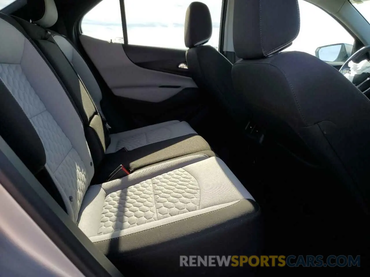 11 fotografías del automóvil dañado 3GNAXUEV2LS714681 CHEVROLET EQUINOX 2020