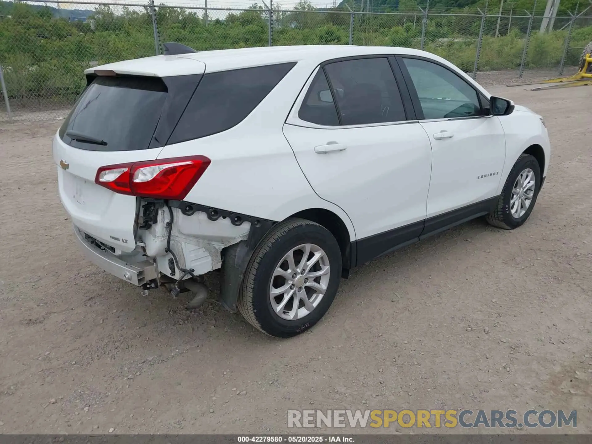 4 fotografías del automóvil dañado 3GNAXUEV3LS629106 CHEVROLET EQUINOX 2020