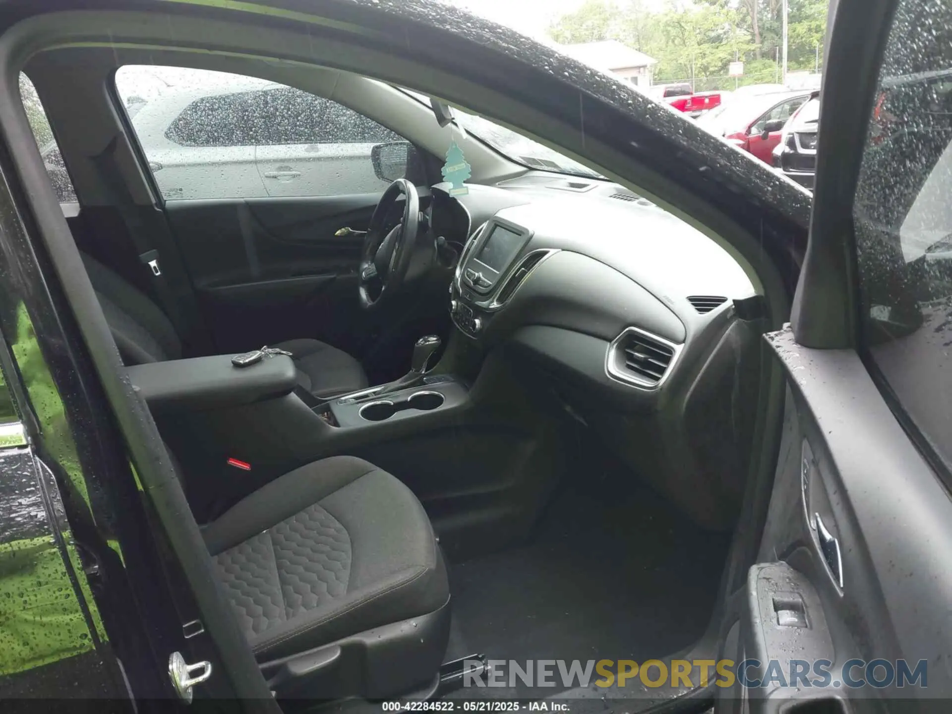 5 fotografías del automóvil dañado 3GNAXUEV4LL307312 CHEVROLET EQUINOX 2020