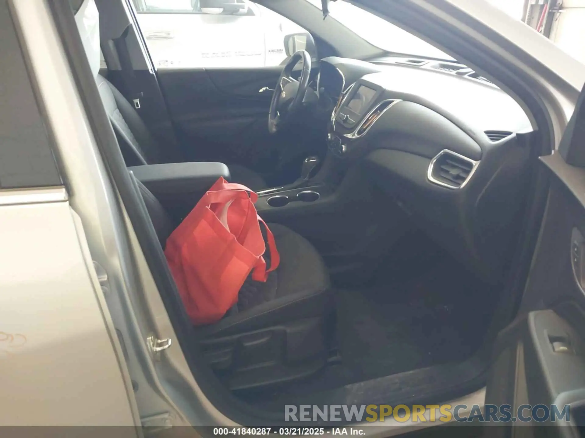5 fotografías del automóvil dañado 3GNAXUEV6LS514791 CHEVROLET EQUINOX 2020