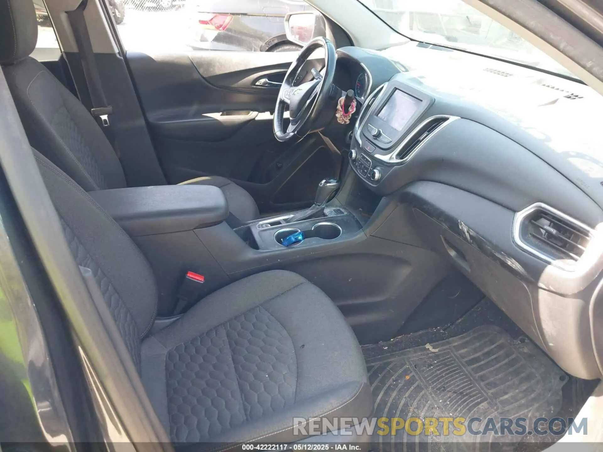 5 fotografías del automóvil dañado 3GNAXUEV6LS633814 CHEVROLET EQUINOX 2020
