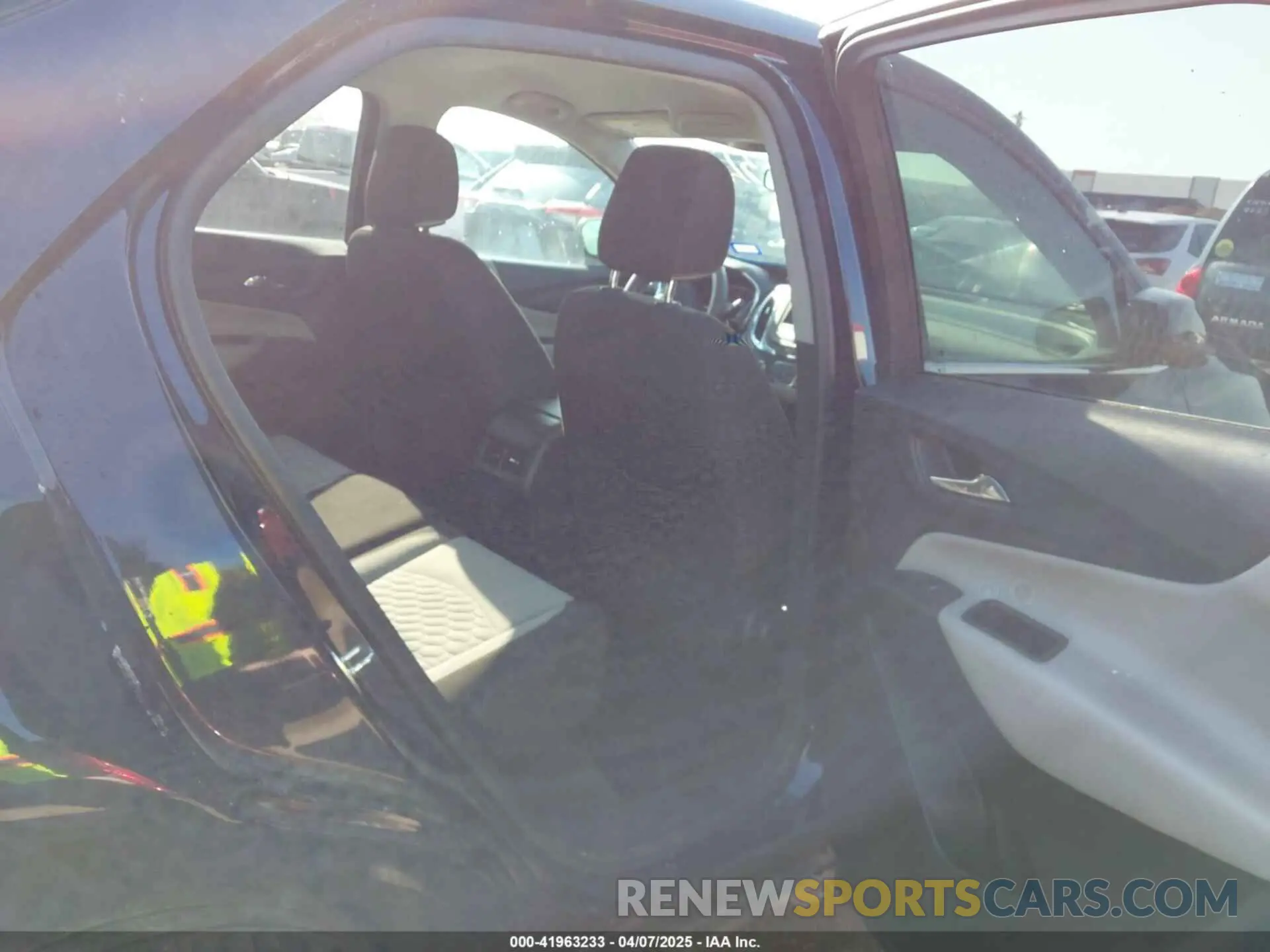 8 fotografías del automóvil dañado 3GNAXUEV8LS681525 CHEVROLET EQUINOX 2020