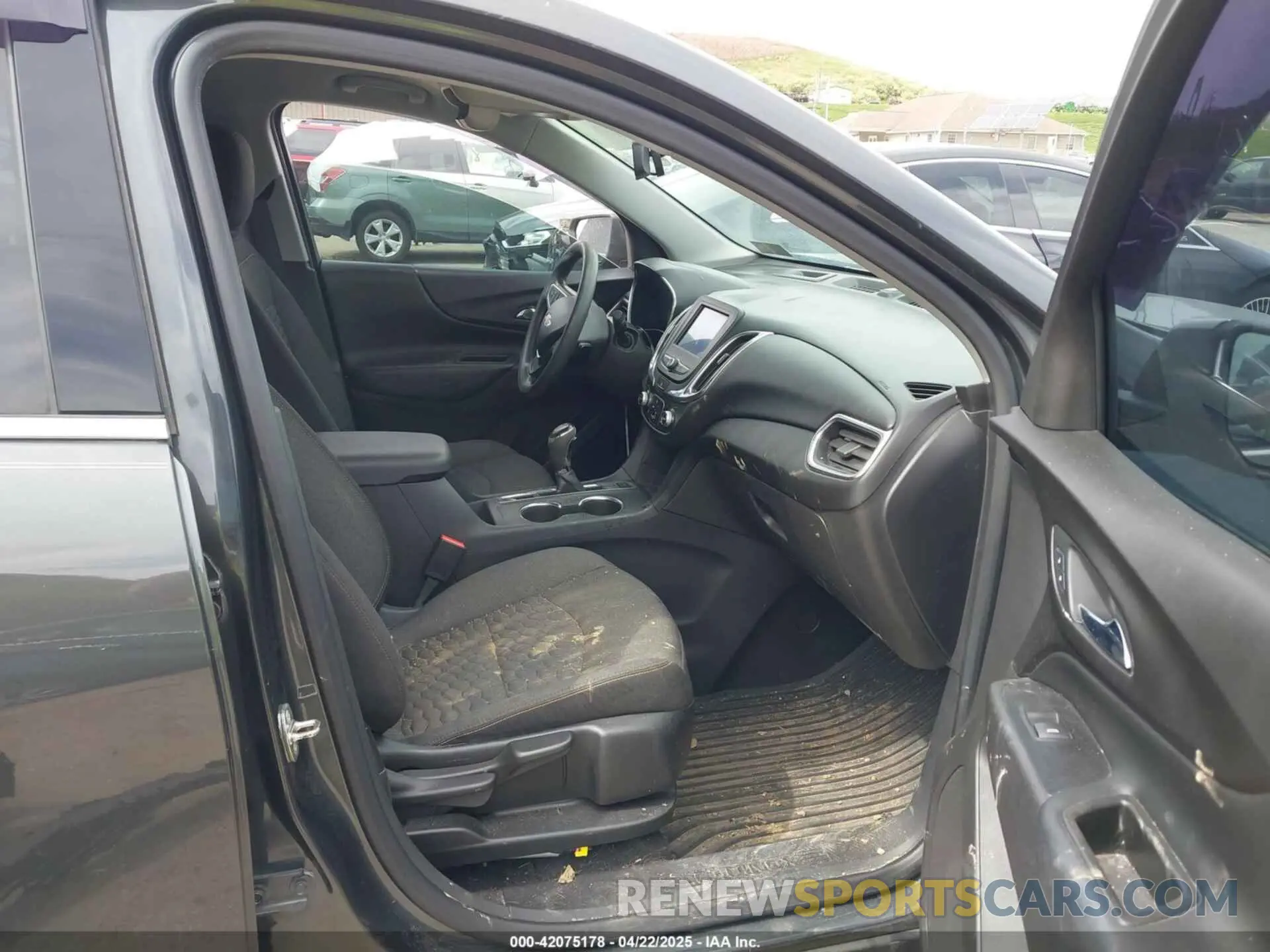 5 fotografías del automóvil dañado 3GNAXUEV9LS509603 CHEVROLET EQUINOX 2020