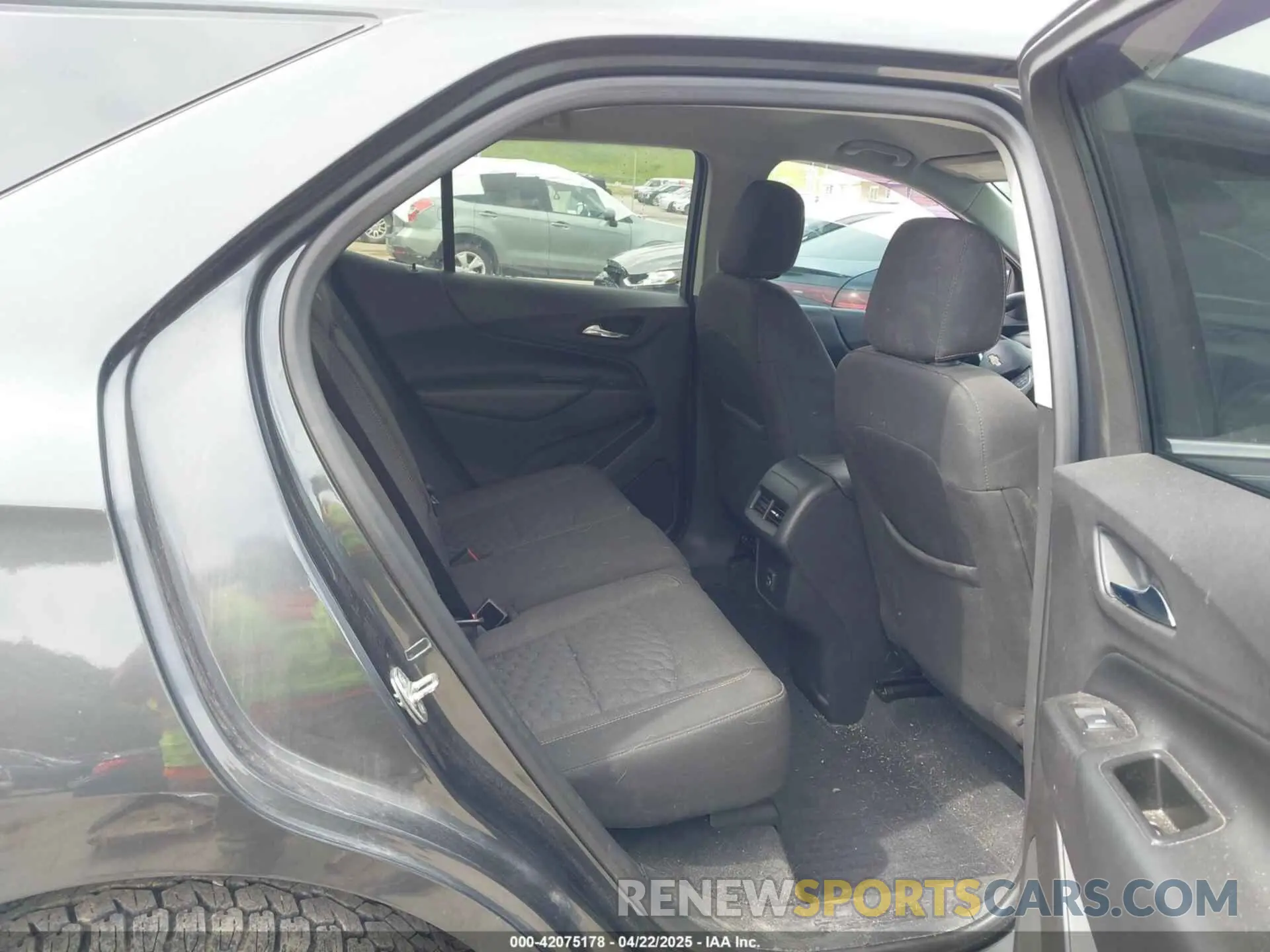 8 fotografías del automóvil dañado 3GNAXUEV9LS509603 CHEVROLET EQUINOX 2020