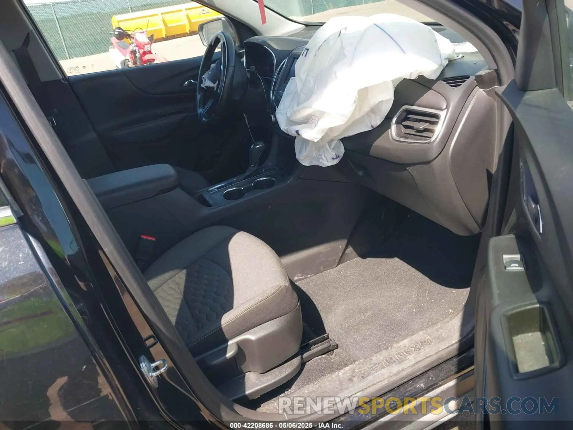 5 fotografías del automóvil dañado 3GNAXUEVXLL267186 CHEVROLET EQUINOX 2020