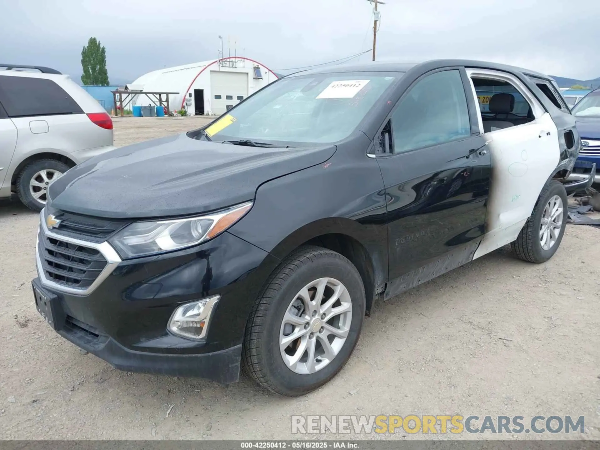 2 fotografías del automóvil dañado 3GNAXUEVXLL336801 CHEVROLET EQUINOX 2020