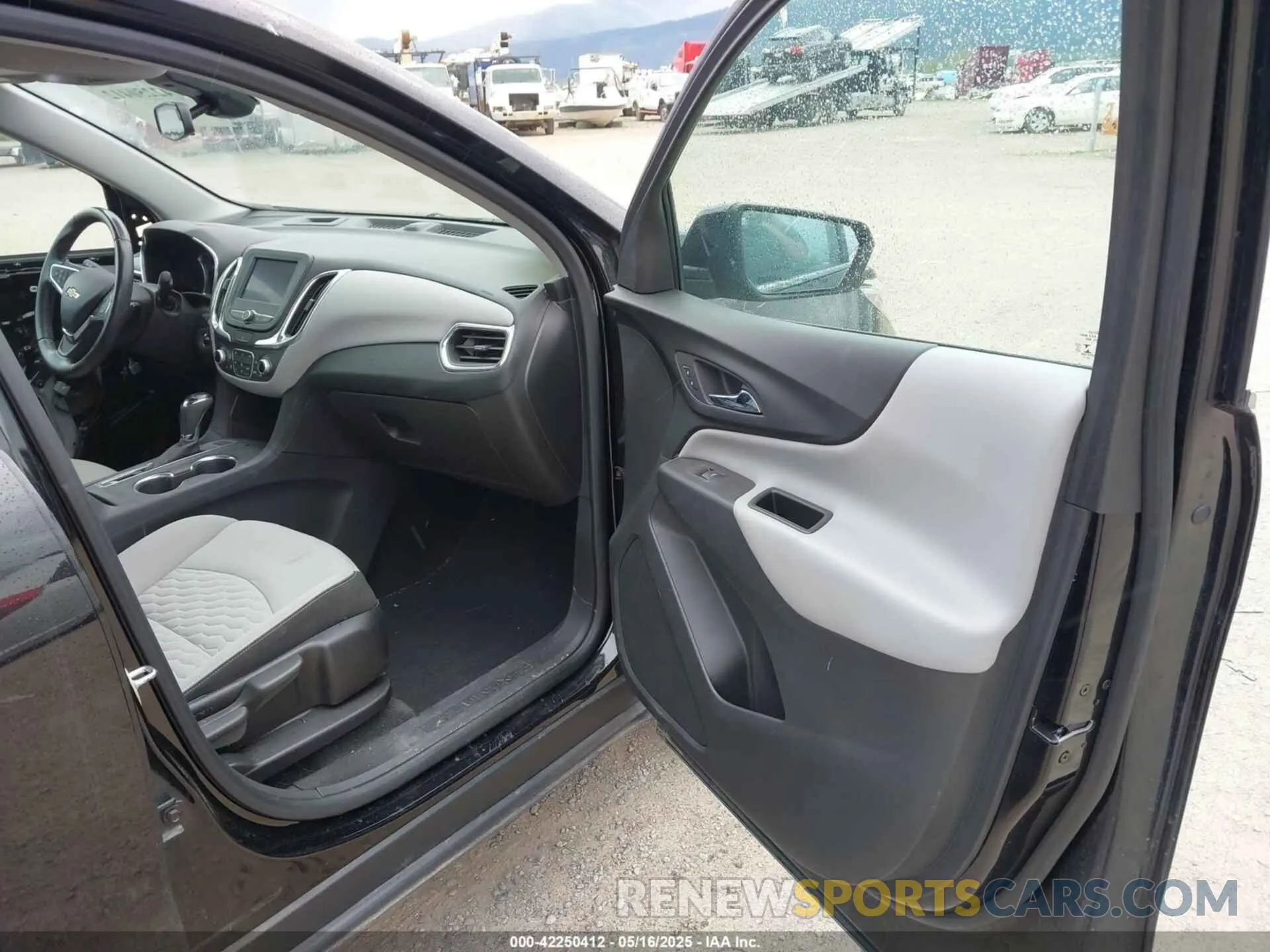 5 fotografías del automóvil dañado 3GNAXUEVXLL336801 CHEVROLET EQUINOX 2020