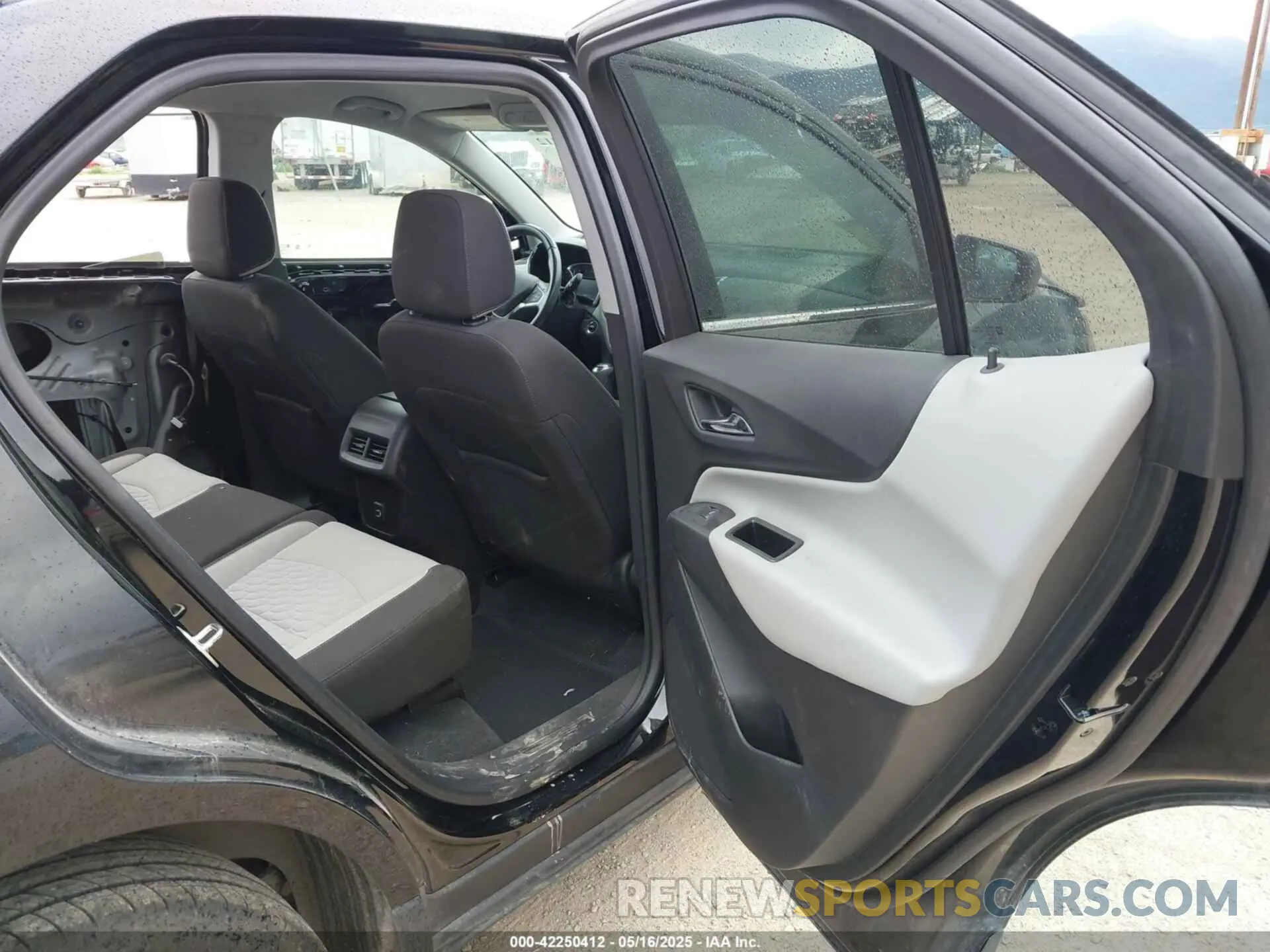 8 fotografías del automóvil dañado 3GNAXUEVXLL336801 CHEVROLET EQUINOX 2020
