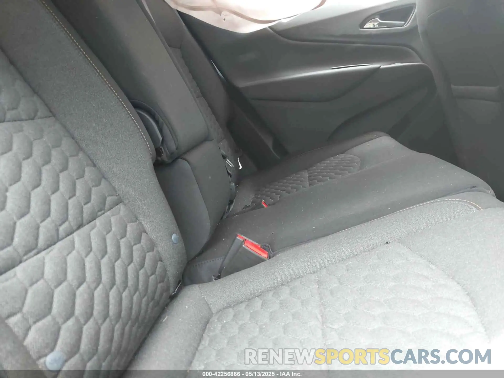 8 fotografías del automóvil dañado 3GNAXUEVXLS655671 CHEVROLET EQUINOX 2020