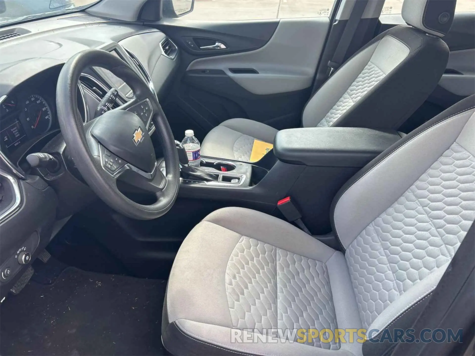 2 fotografías del automóvil dañado 2GNAXFEV8M6145413 CHEVROLET EQUINOX 2021