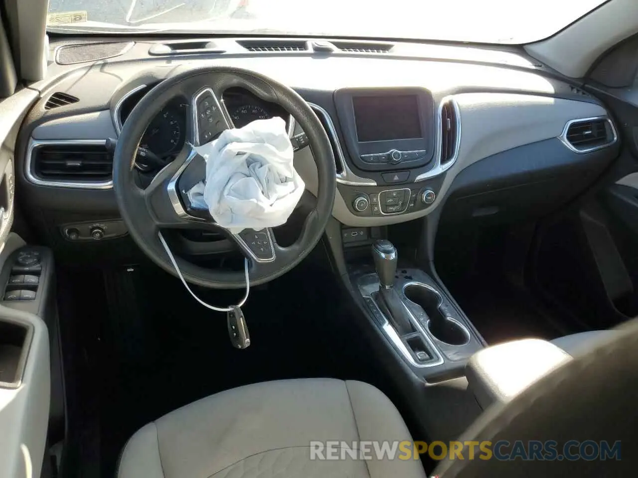 8 fotografías del automóvil dañado 2GNAXHEV0M6156241 CHEVROLET EQUINOX 2021