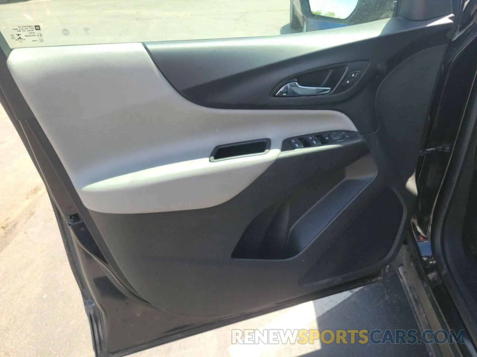 28 fotografías del automóvil dañado 2GNAXHEV2M6116582 CHEVROLET EQUINOX 2021