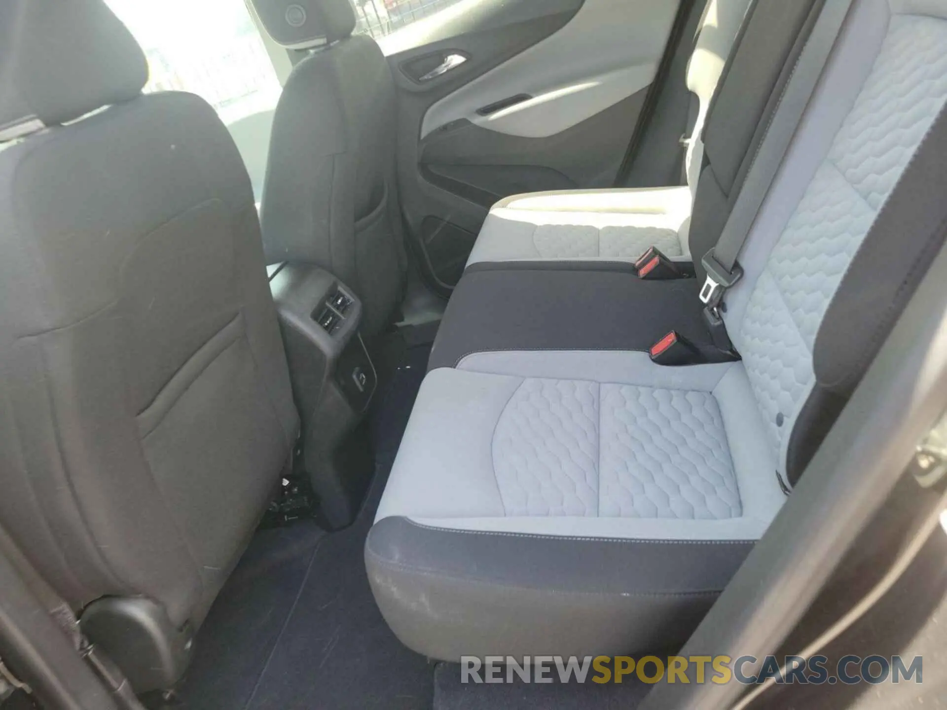 33 fotografías del automóvil dañado 2GNAXHEV2M6116582 CHEVROLET EQUINOX 2021