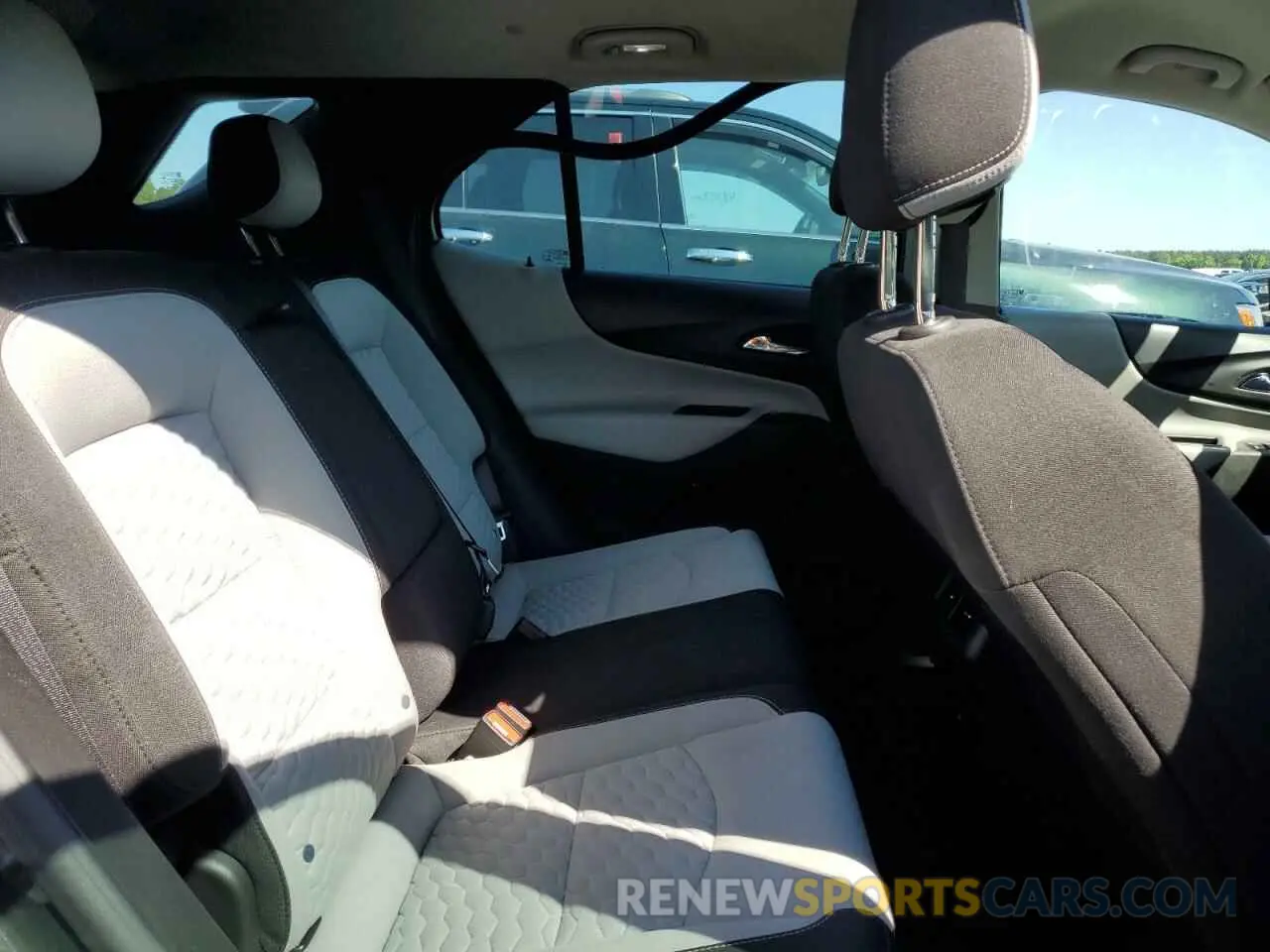 11 fotografías del automóvil dañado 2GNAXHEV5M6144649 CHEVROLET EQUINOX 2021